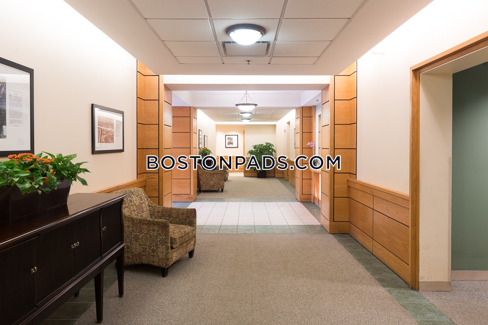 The Holmes Building Photo 7