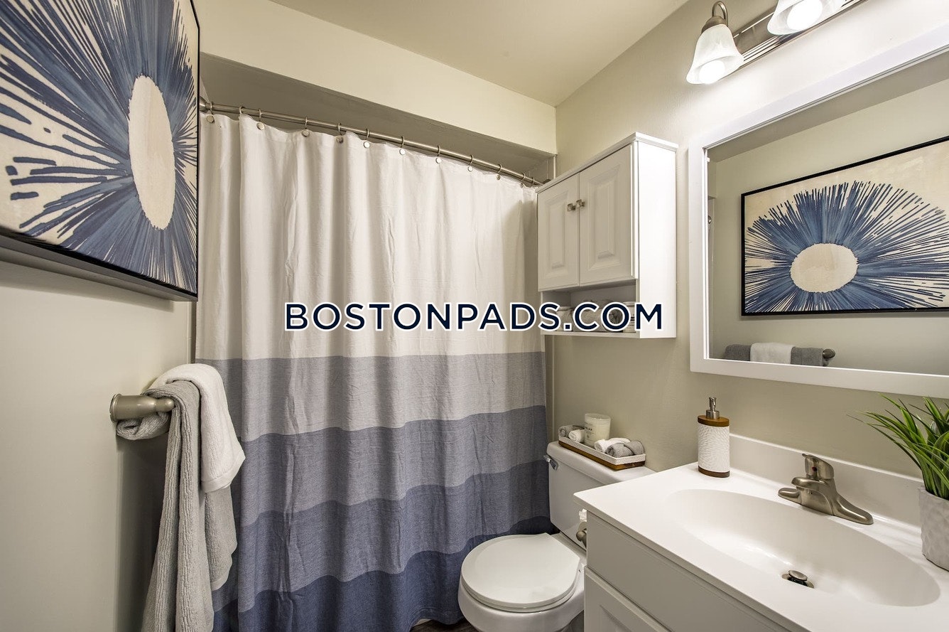 Halstead Beverly Townhomes Photo 33