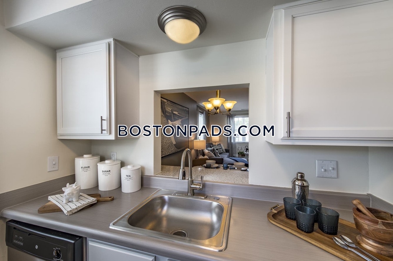 Halstead Beverly Townhomes Photo 21