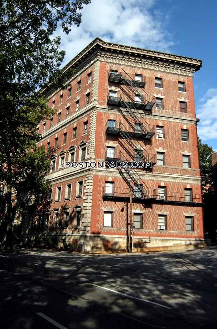 Princeton on Beacon St. Photo 4