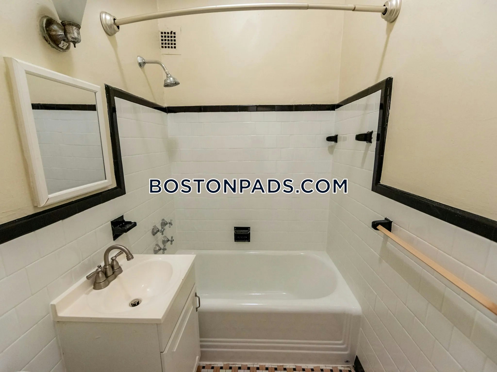 Princeton on Beacon St. Photo 21