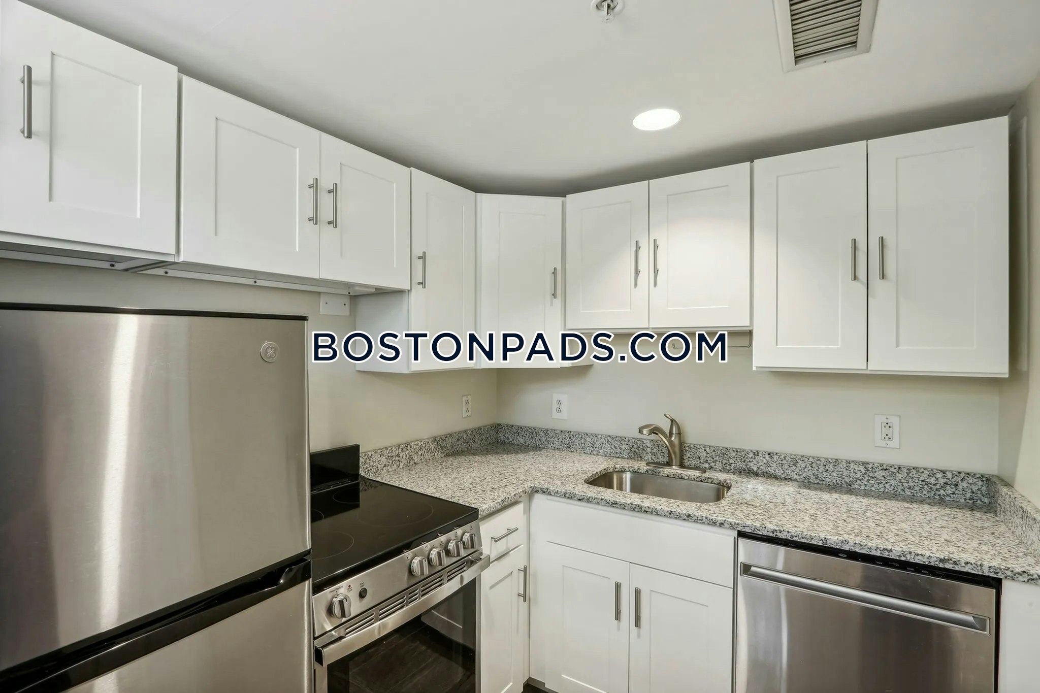 Princeton on Beacon St. Photo 37