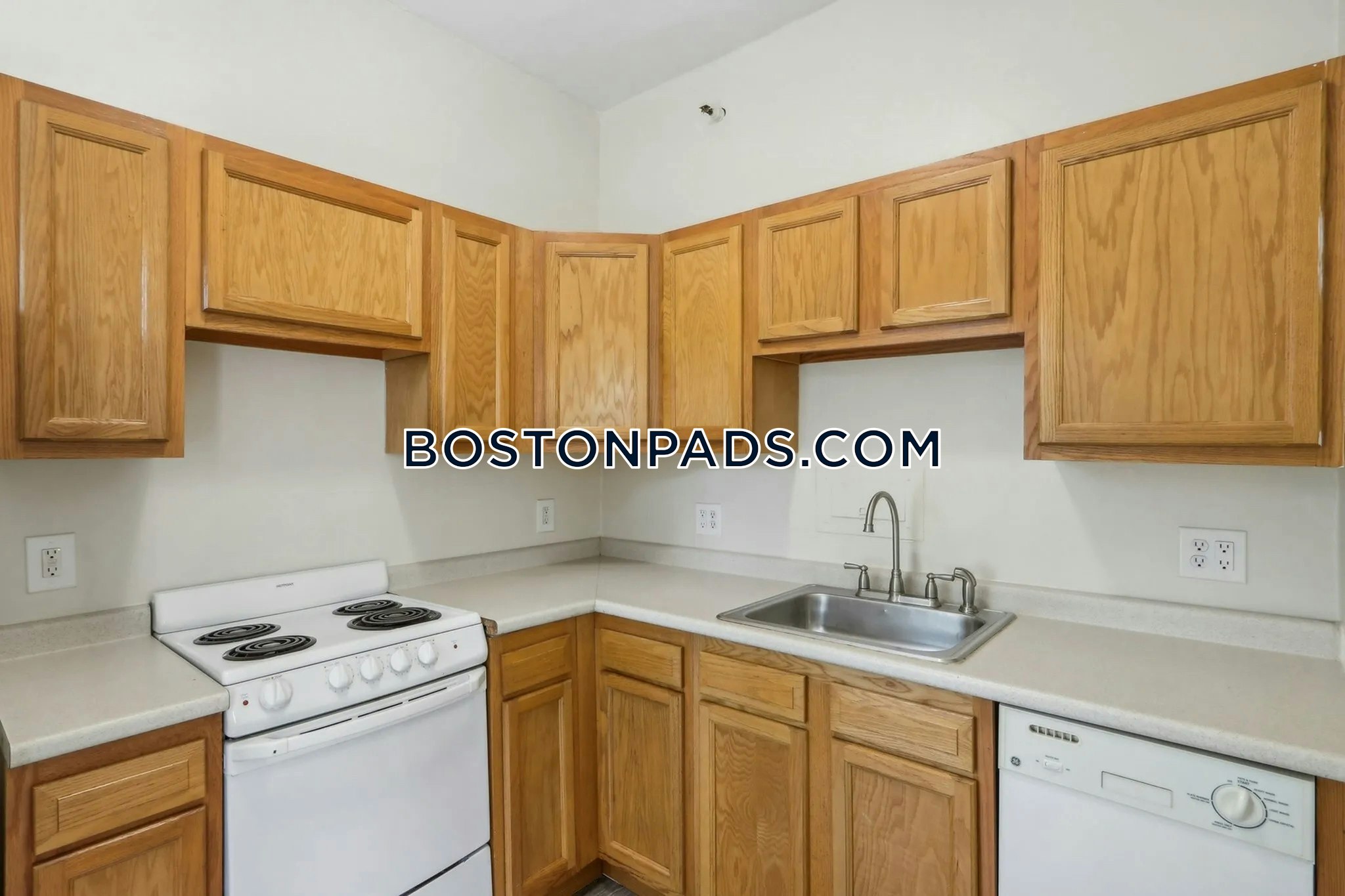 Princeton on Beacon St. Photo 33