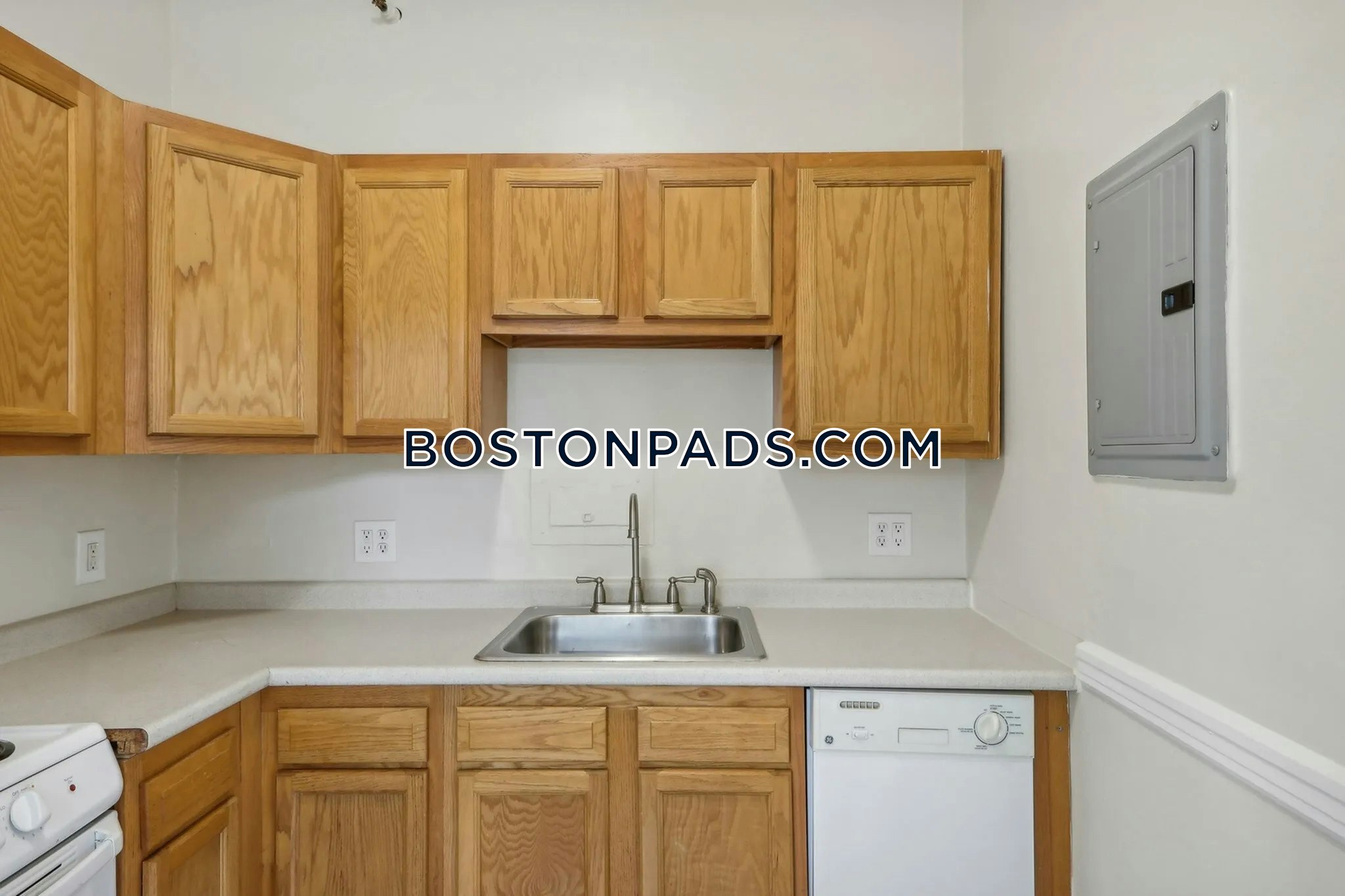 Princeton on Beacon St. Photo 31