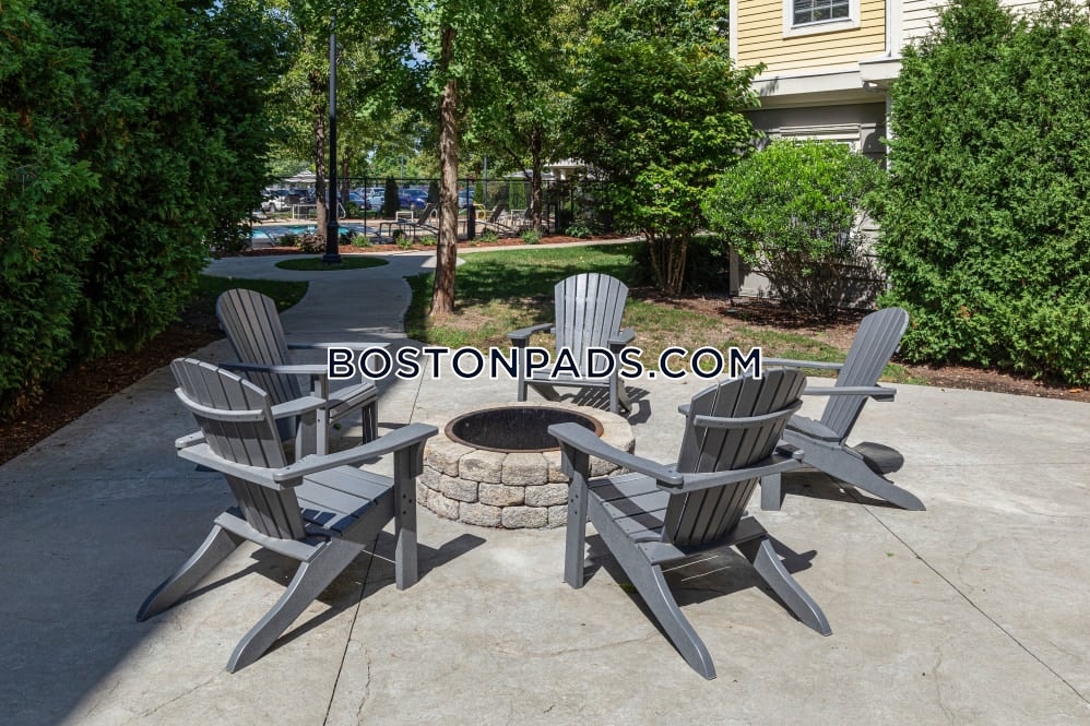 Sofi at Salem Station Photo 40