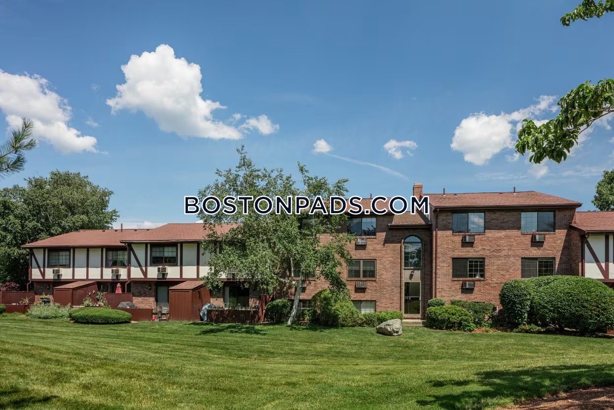 Tudor Glen Village Photo 7