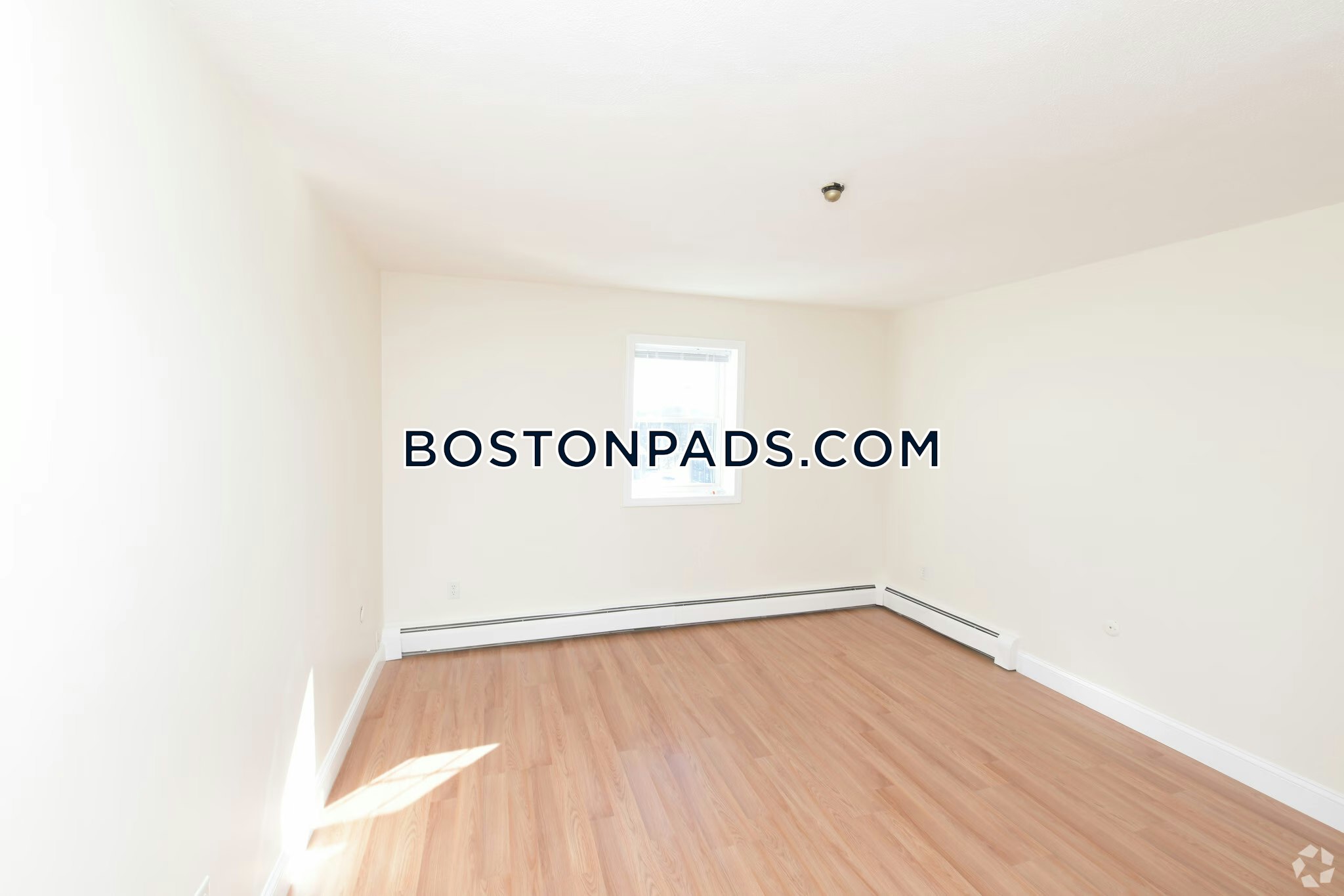 Weymouth Place Photo 60