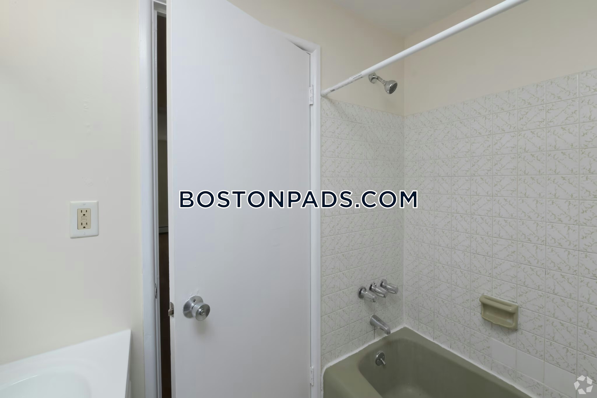 Weymouth Place Photo 32