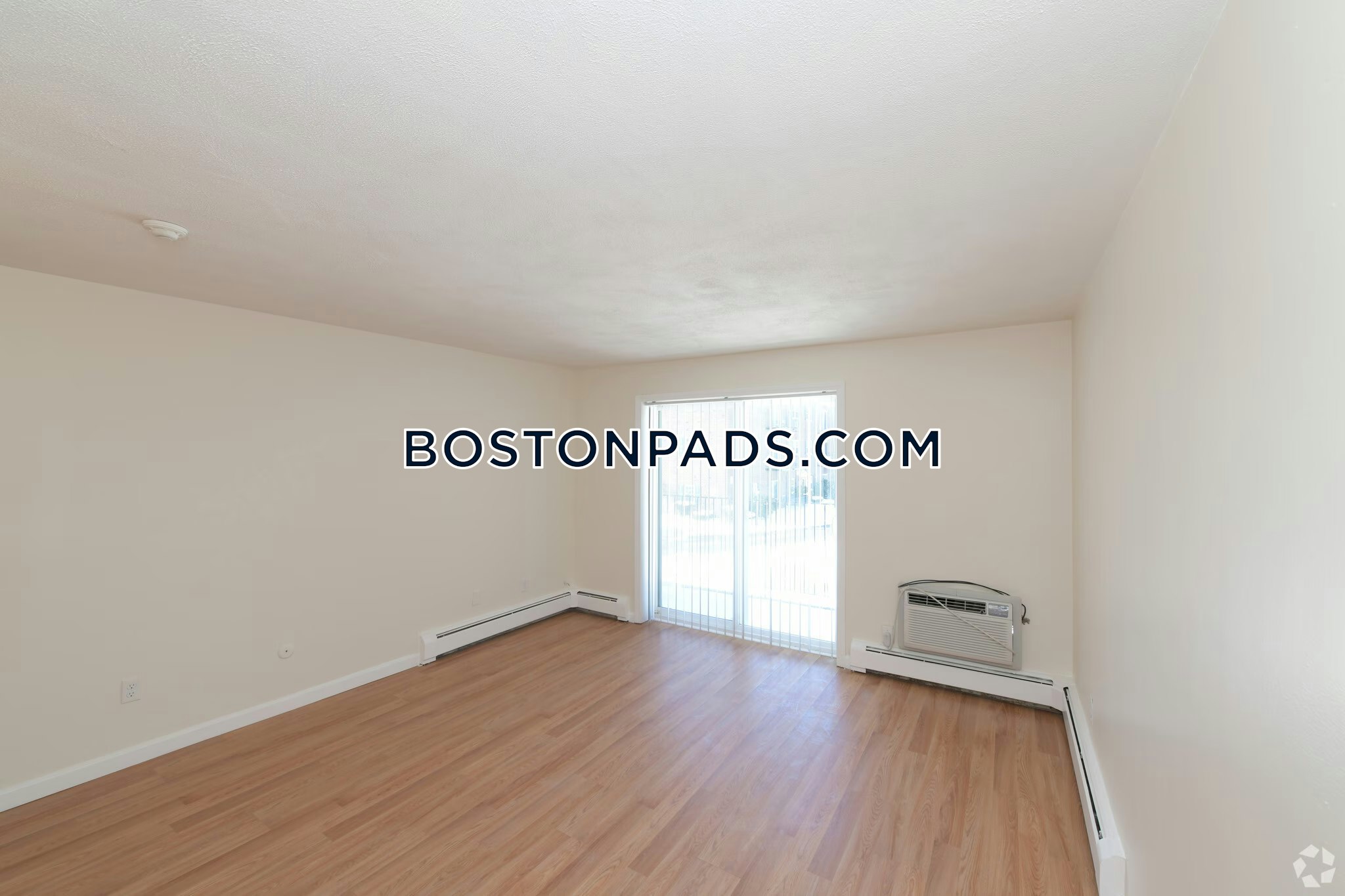 Weymouth Place Photo 9