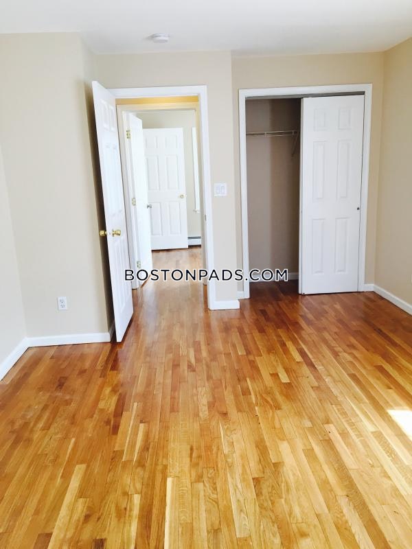 Ellington Metro West Photo 3