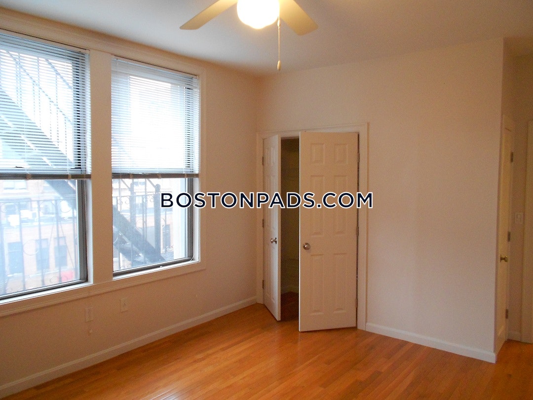 Burbank Apartments Photo 20