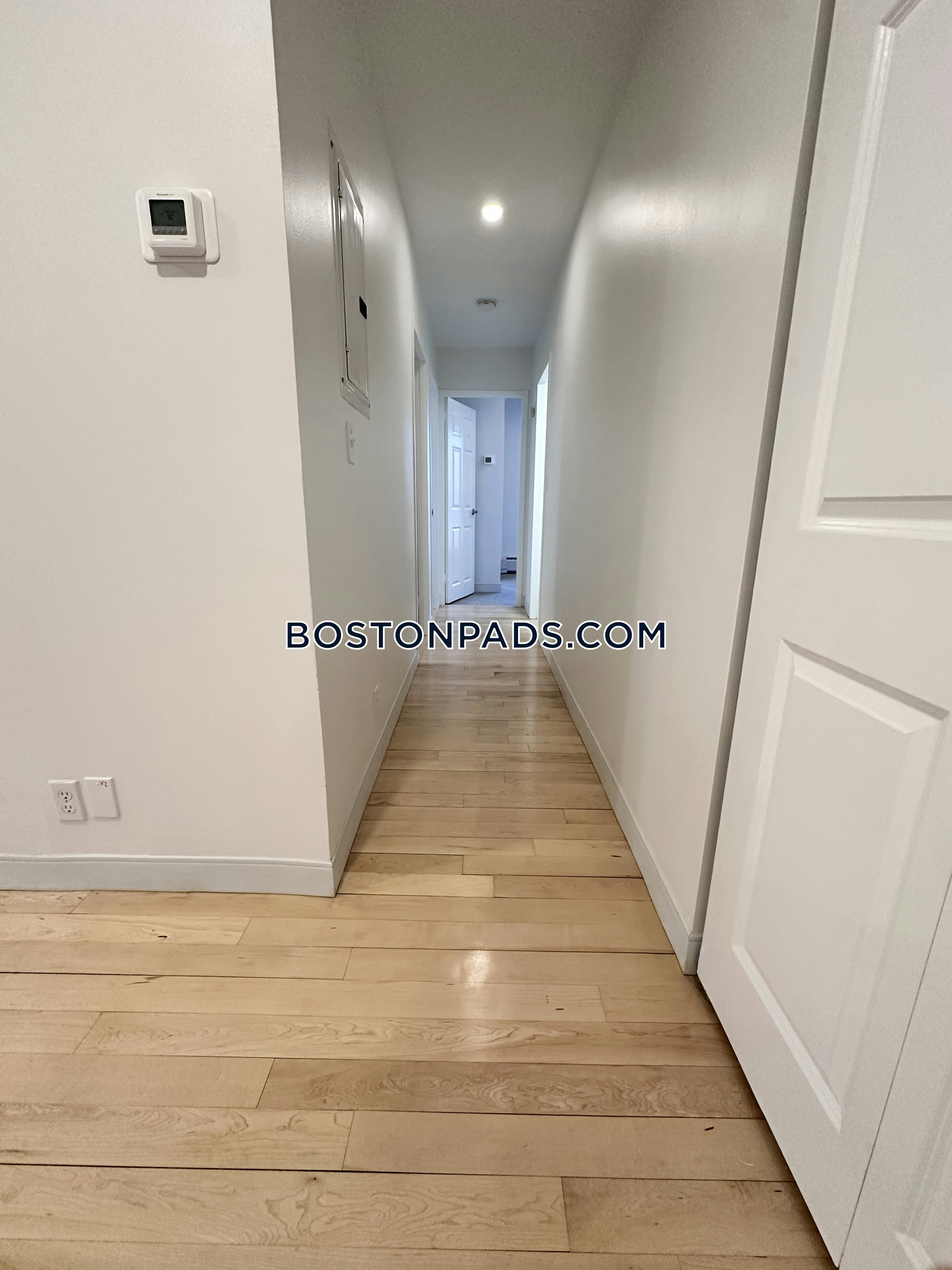 Camelot Court Photo 24