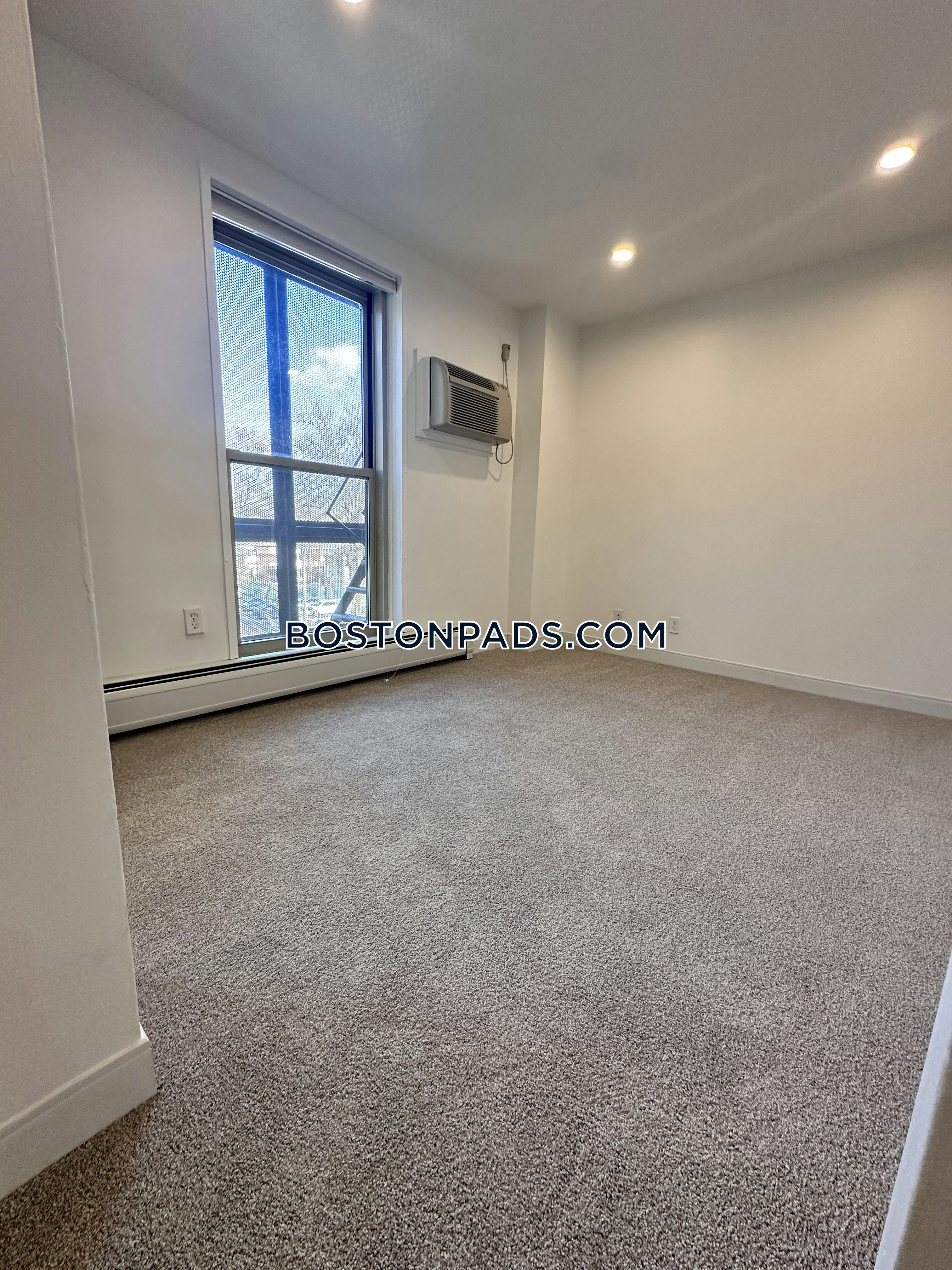 Camelot Court Photo 46