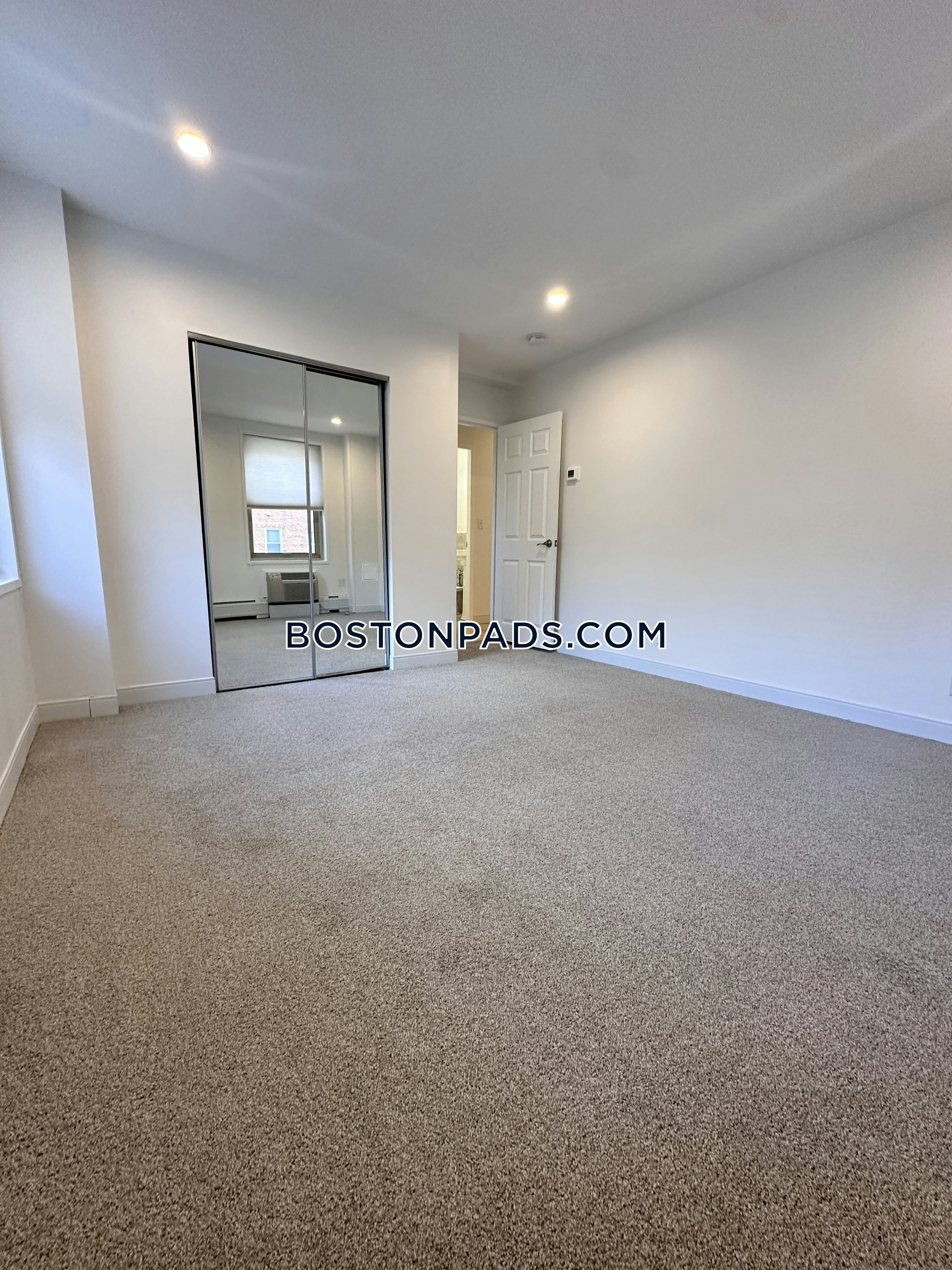 Camelot Court Photo 51