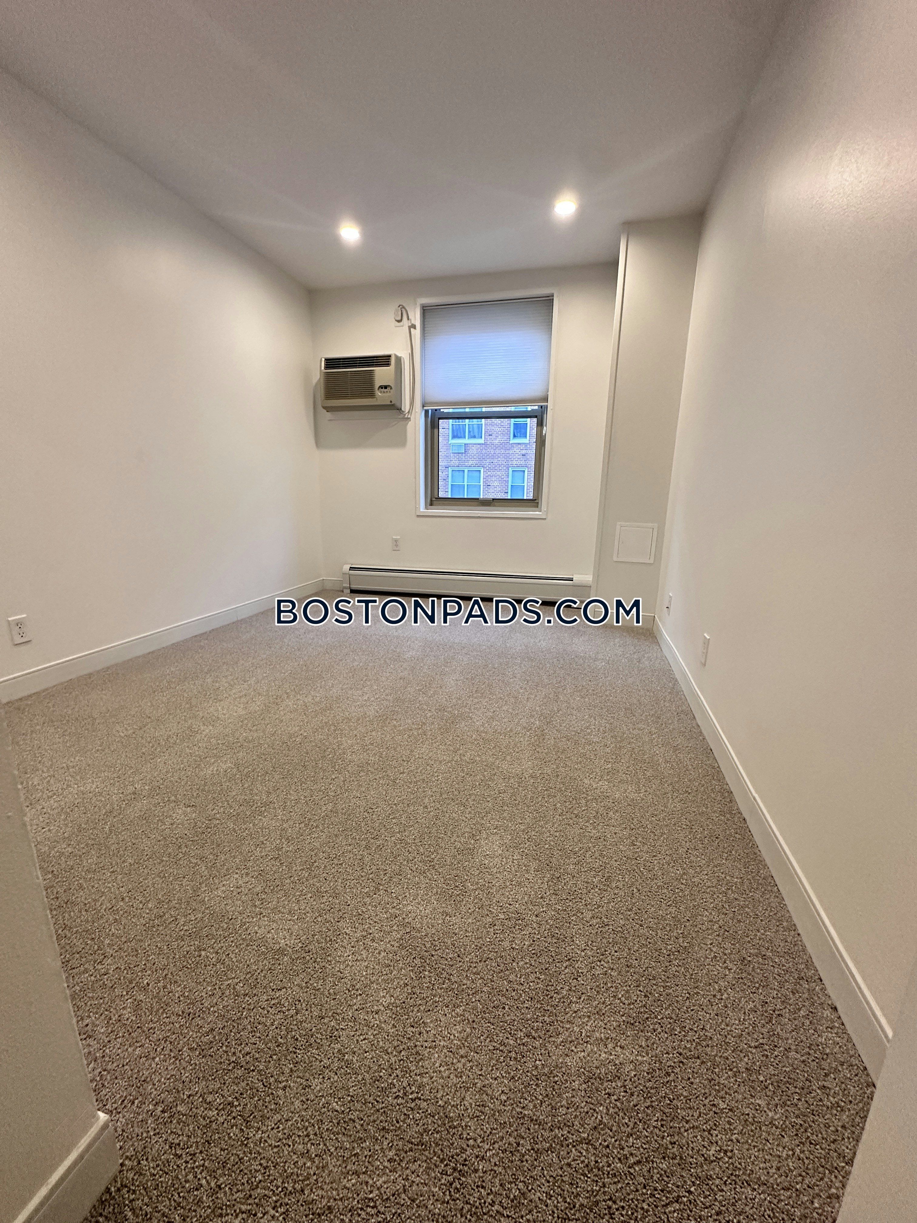 Camelot Court Photo 45