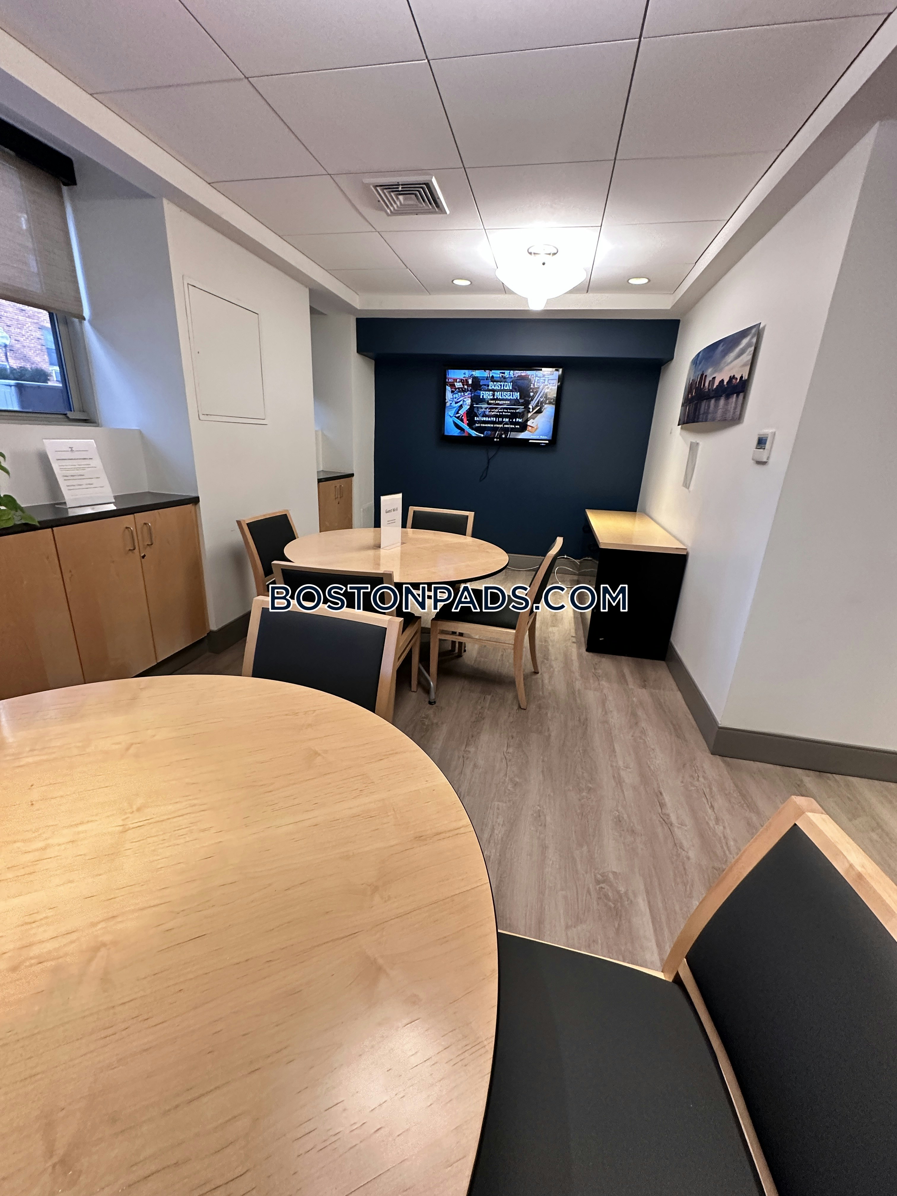 Camelot Court Photo 22