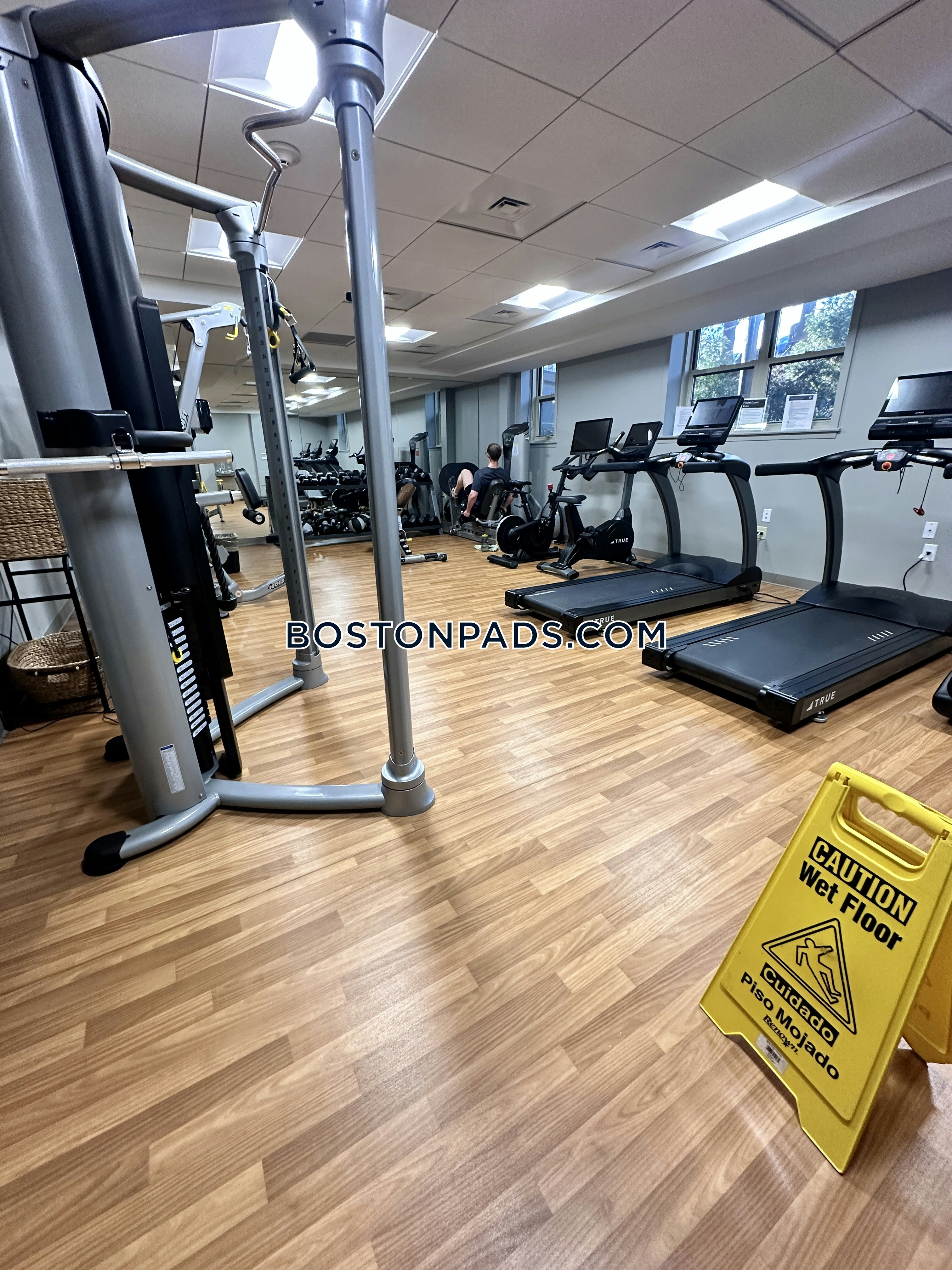 Camelot Court Photo 5