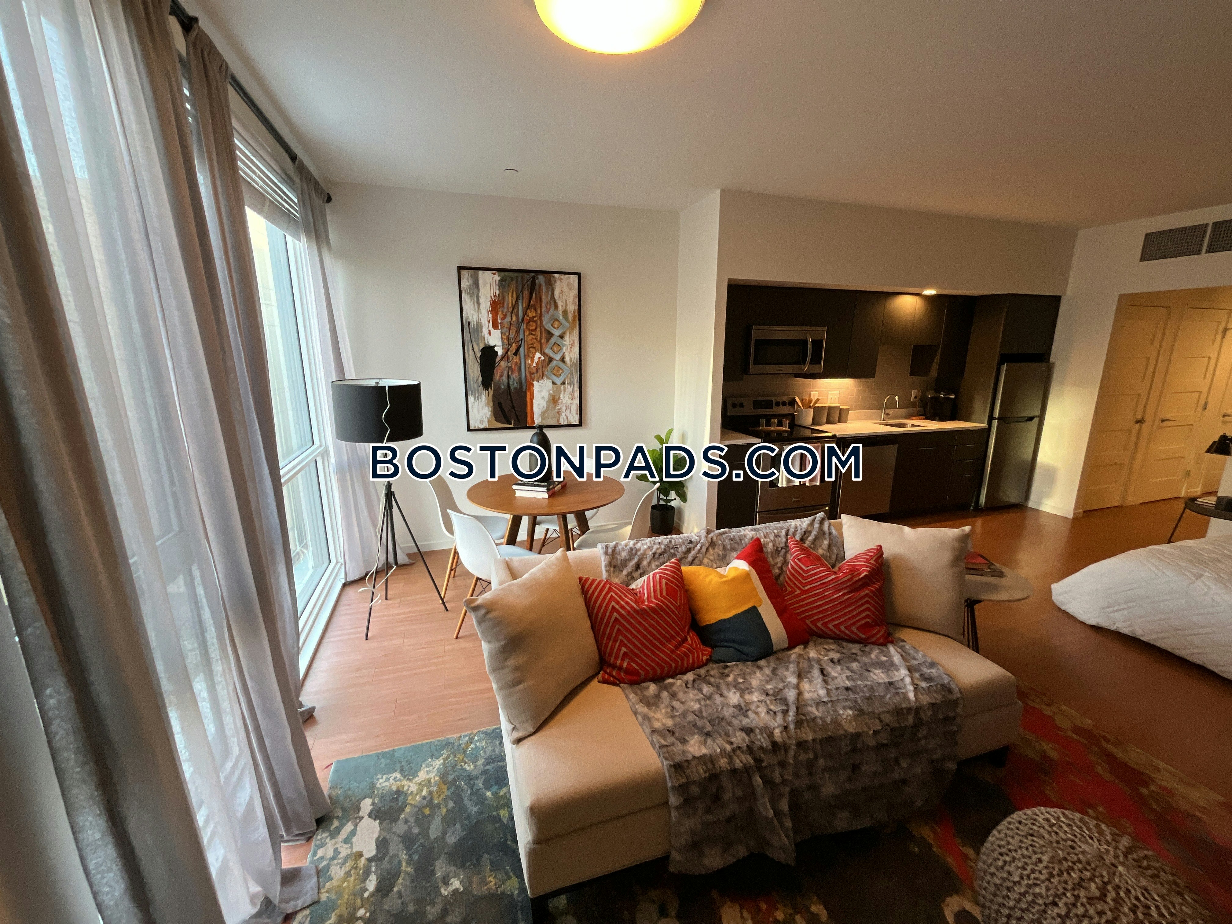 E3 Apartments Photo 13