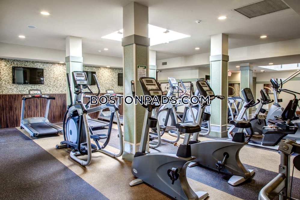 The Green at 9 and 90 Photo 7