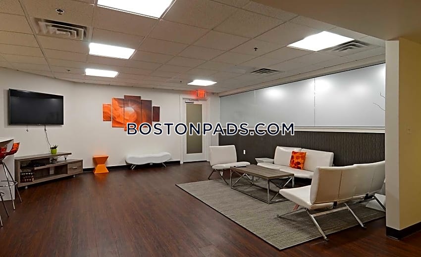 Munroe Place Photo 7