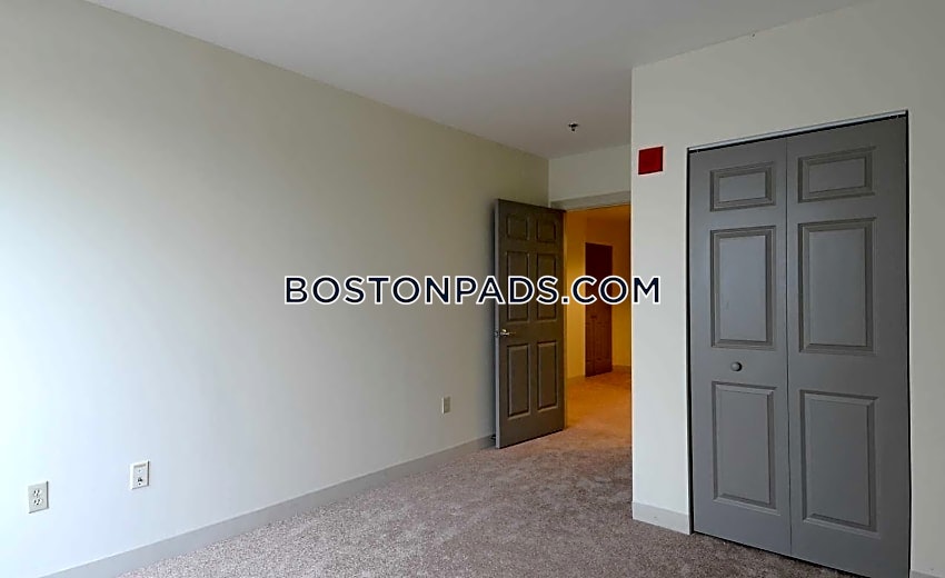 Munroe Place Photo 14