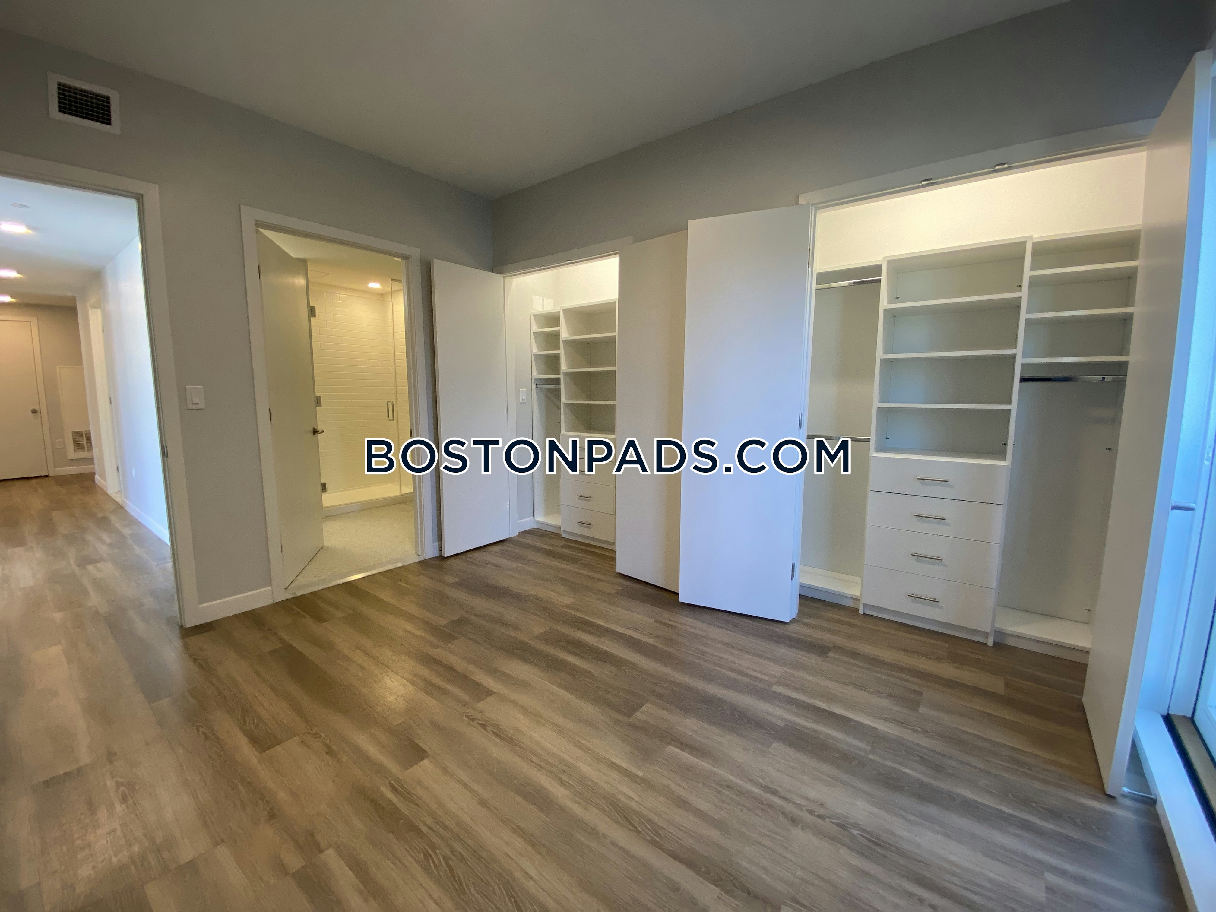 Prism Apartments Photo 31