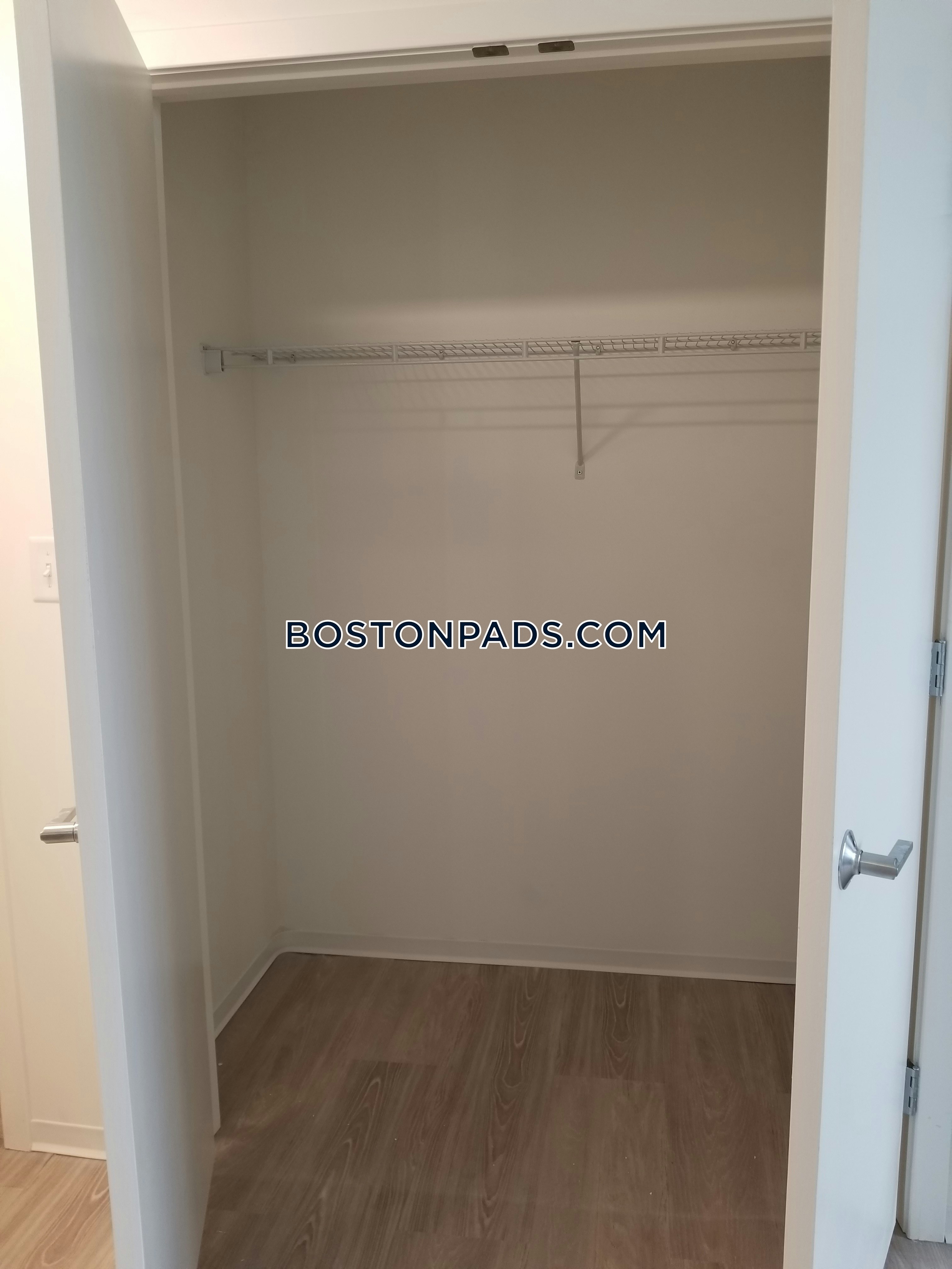 1943 Dot Ave Photo 16