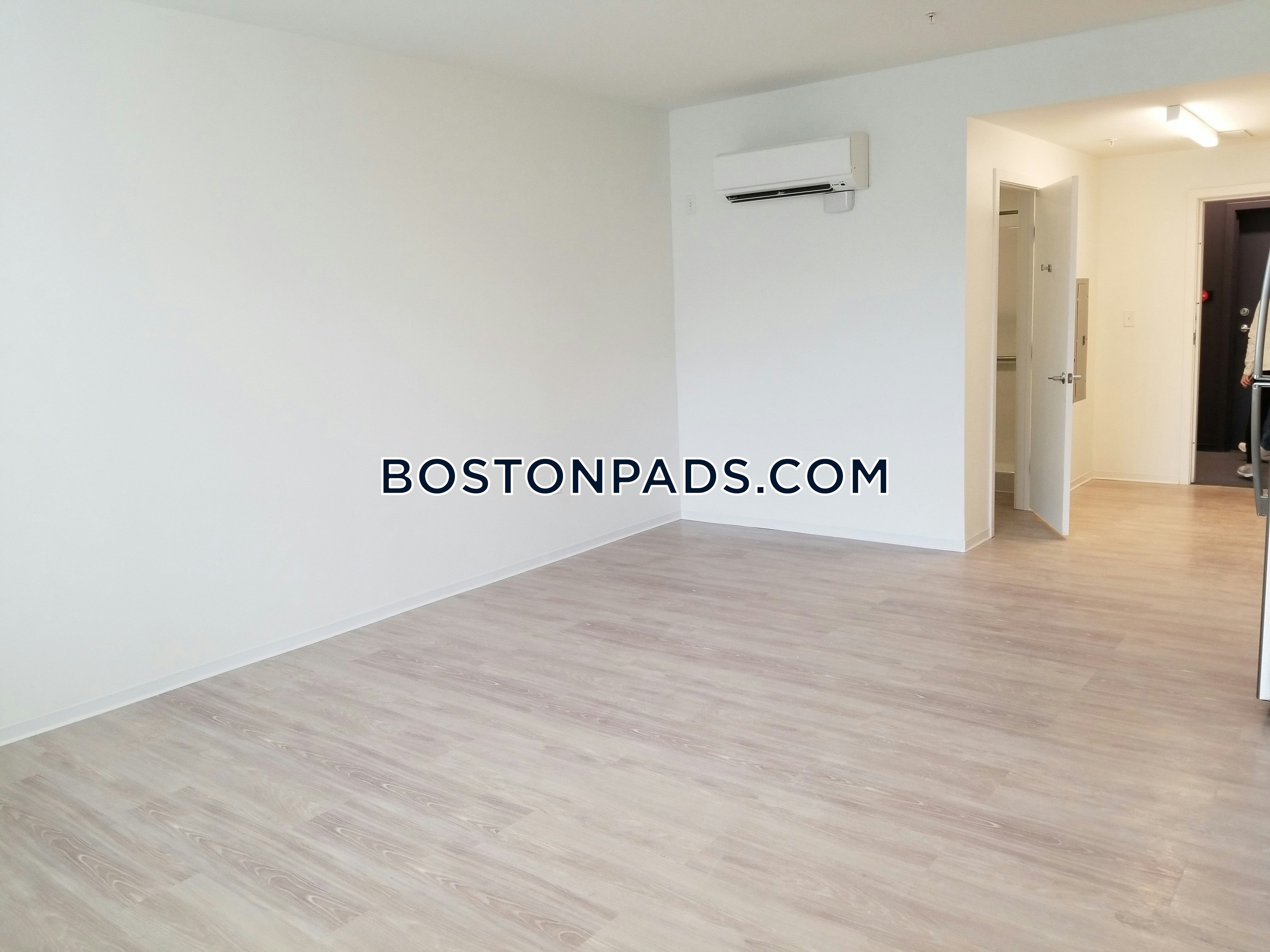 1943 Dot Ave Photo 21