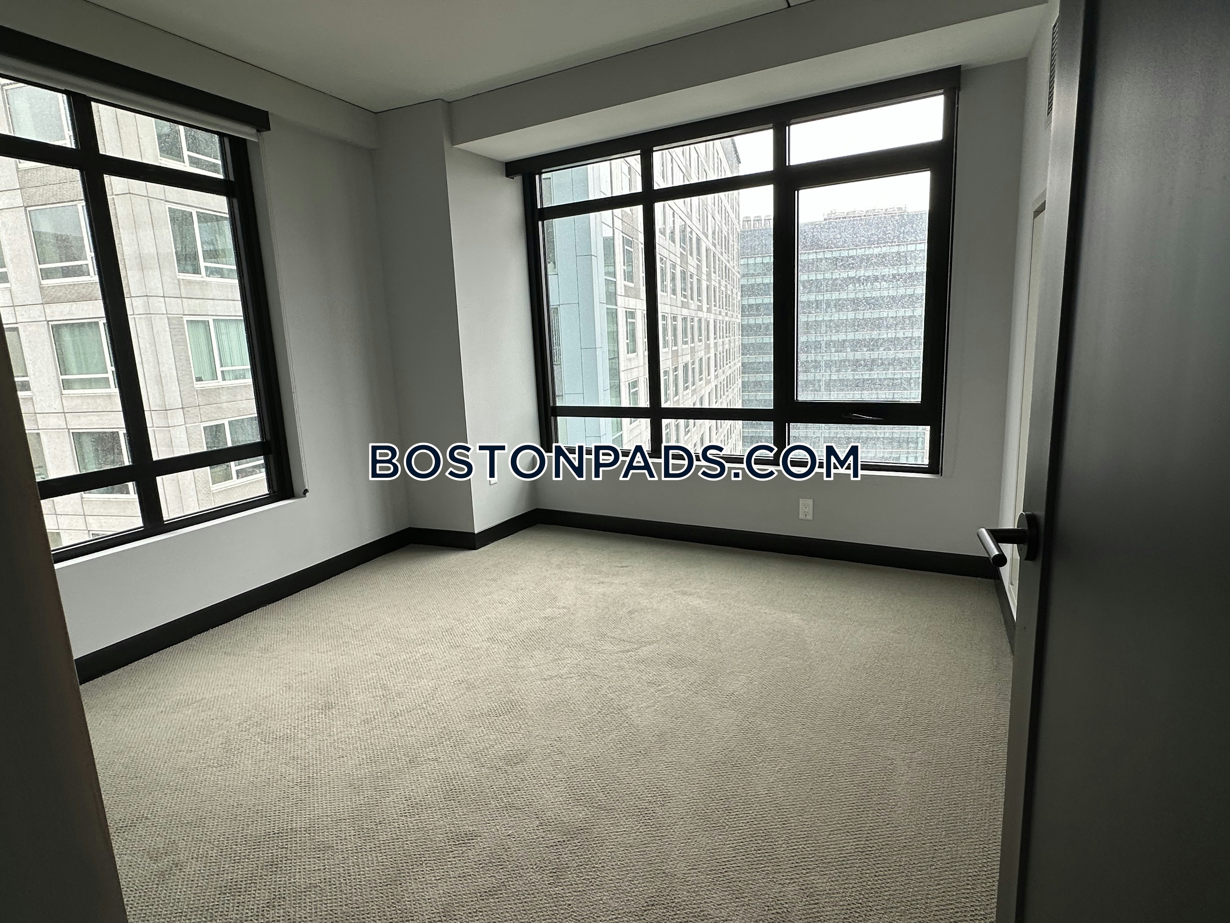 Gables Seaport Photo 33