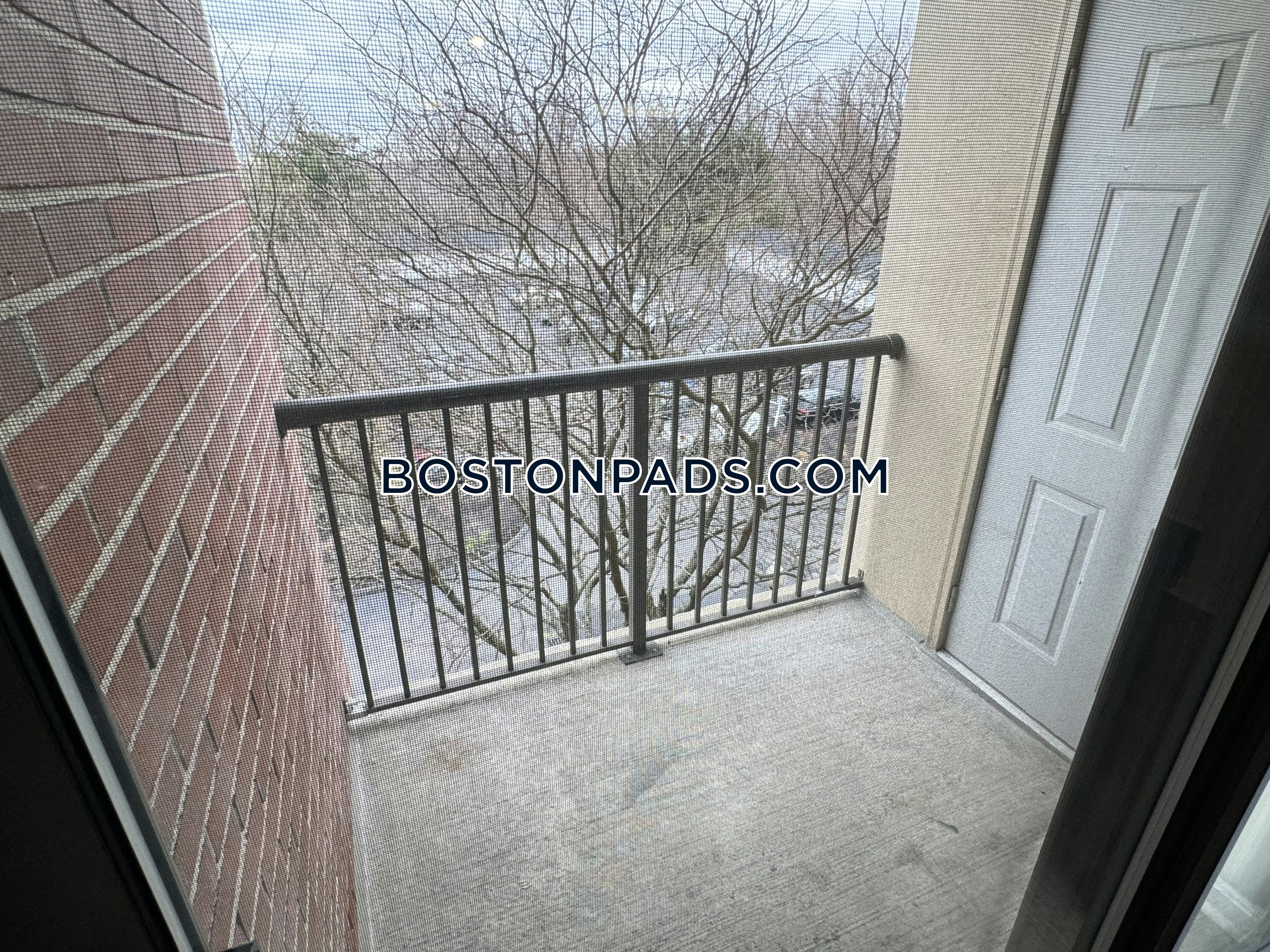 Eaves Quincy Photo 14