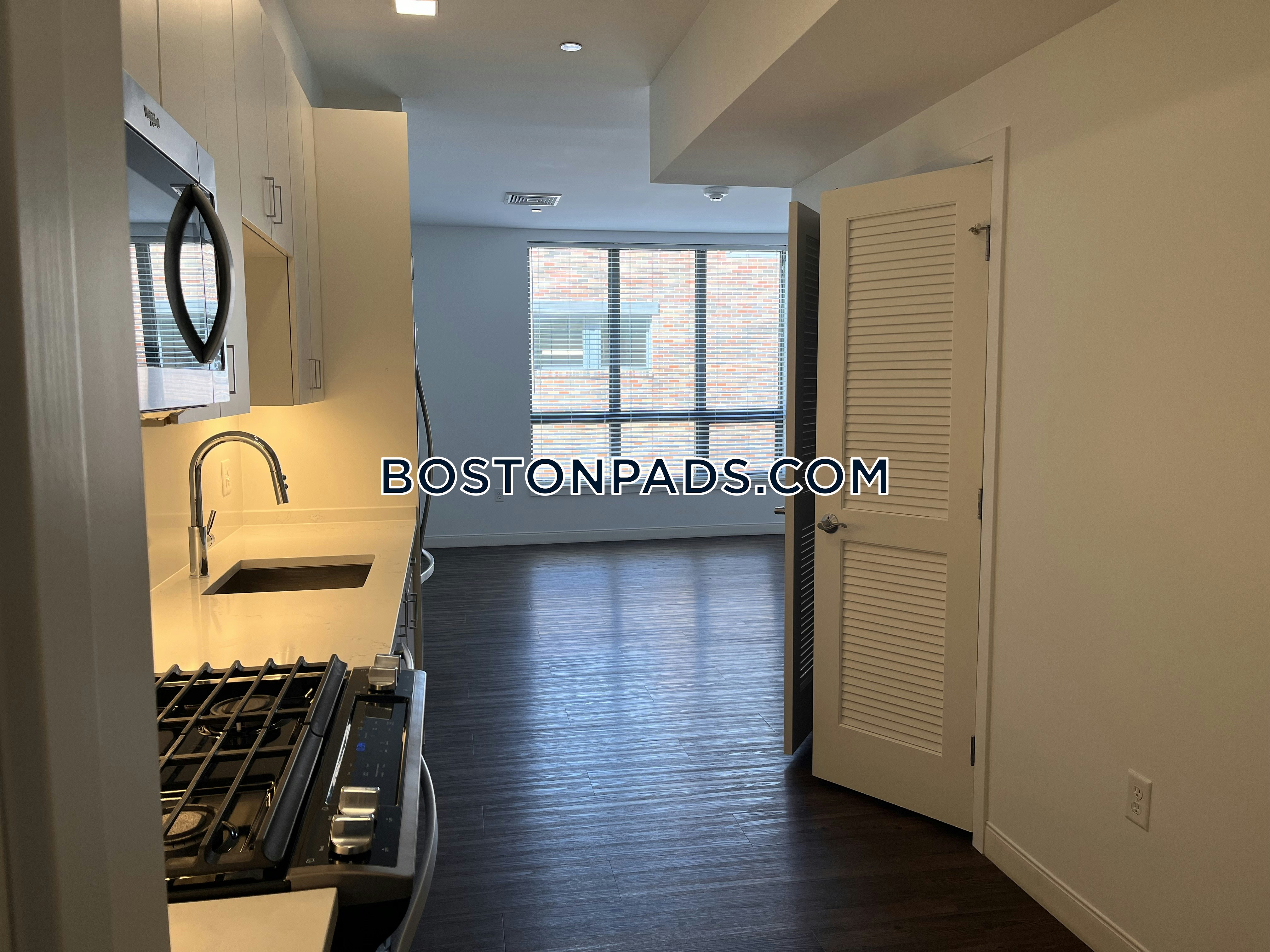 Trio Newton Photo 28