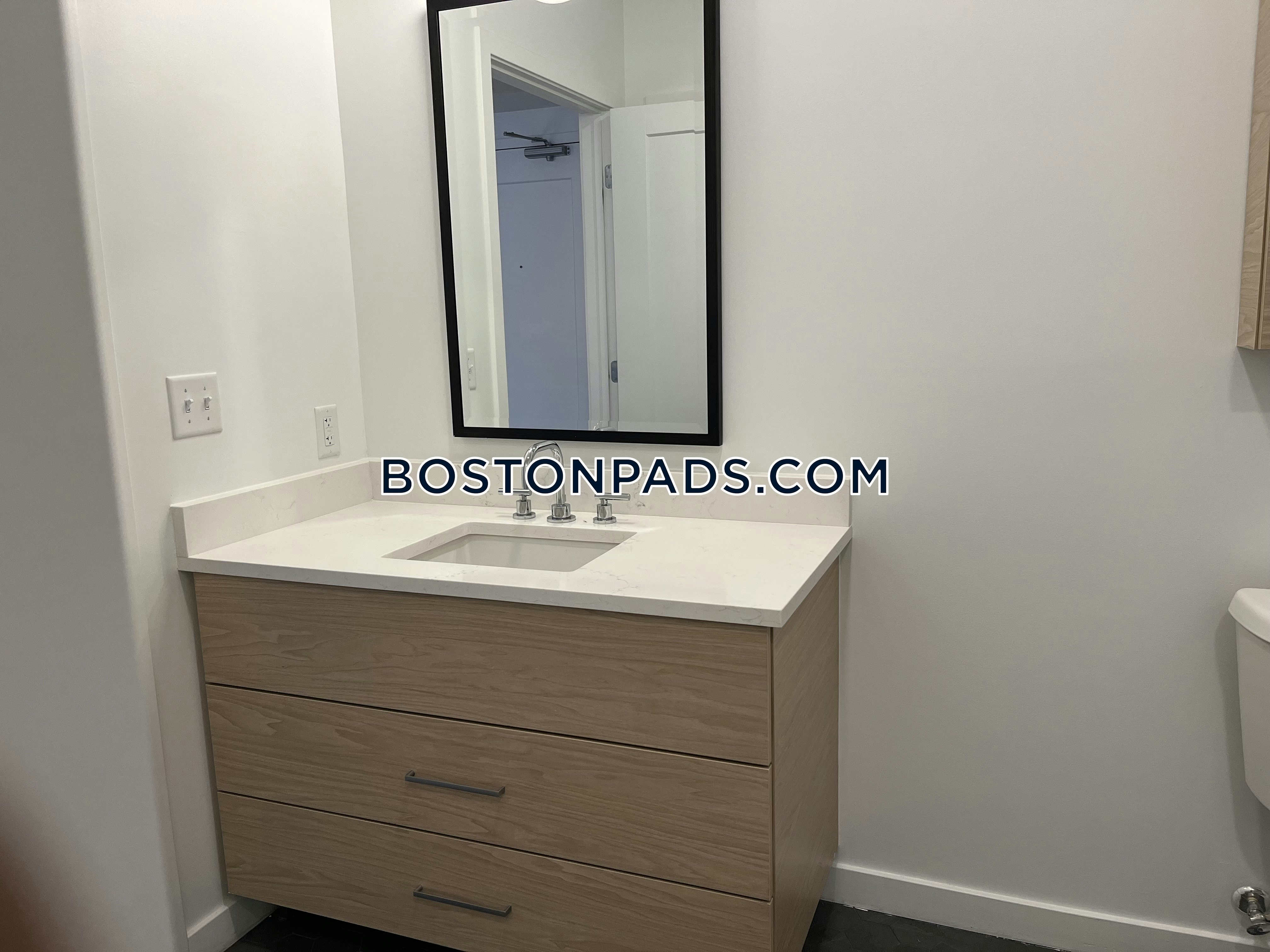 Trio Newton Photo 128