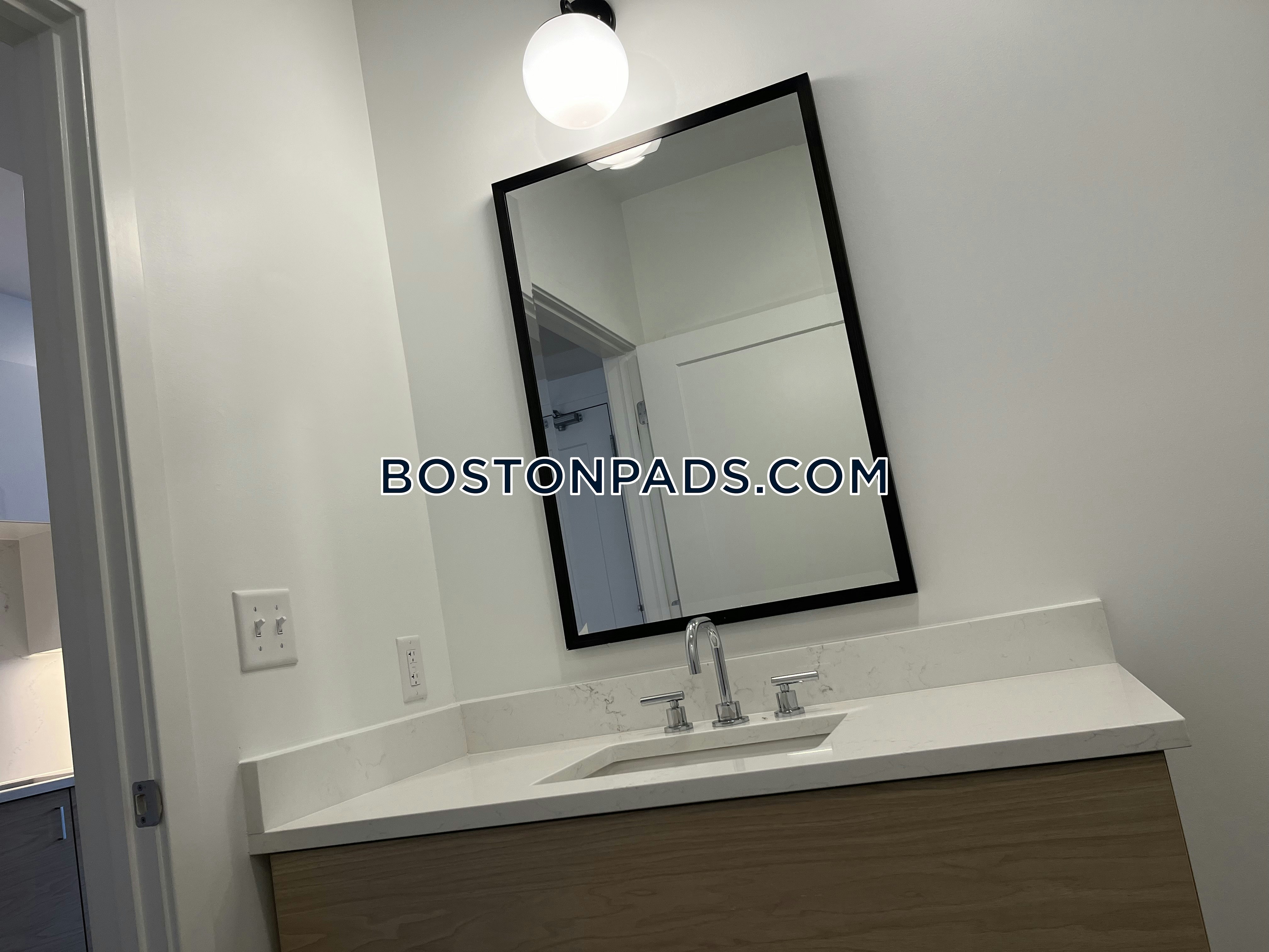 Trio Newton Photo 127