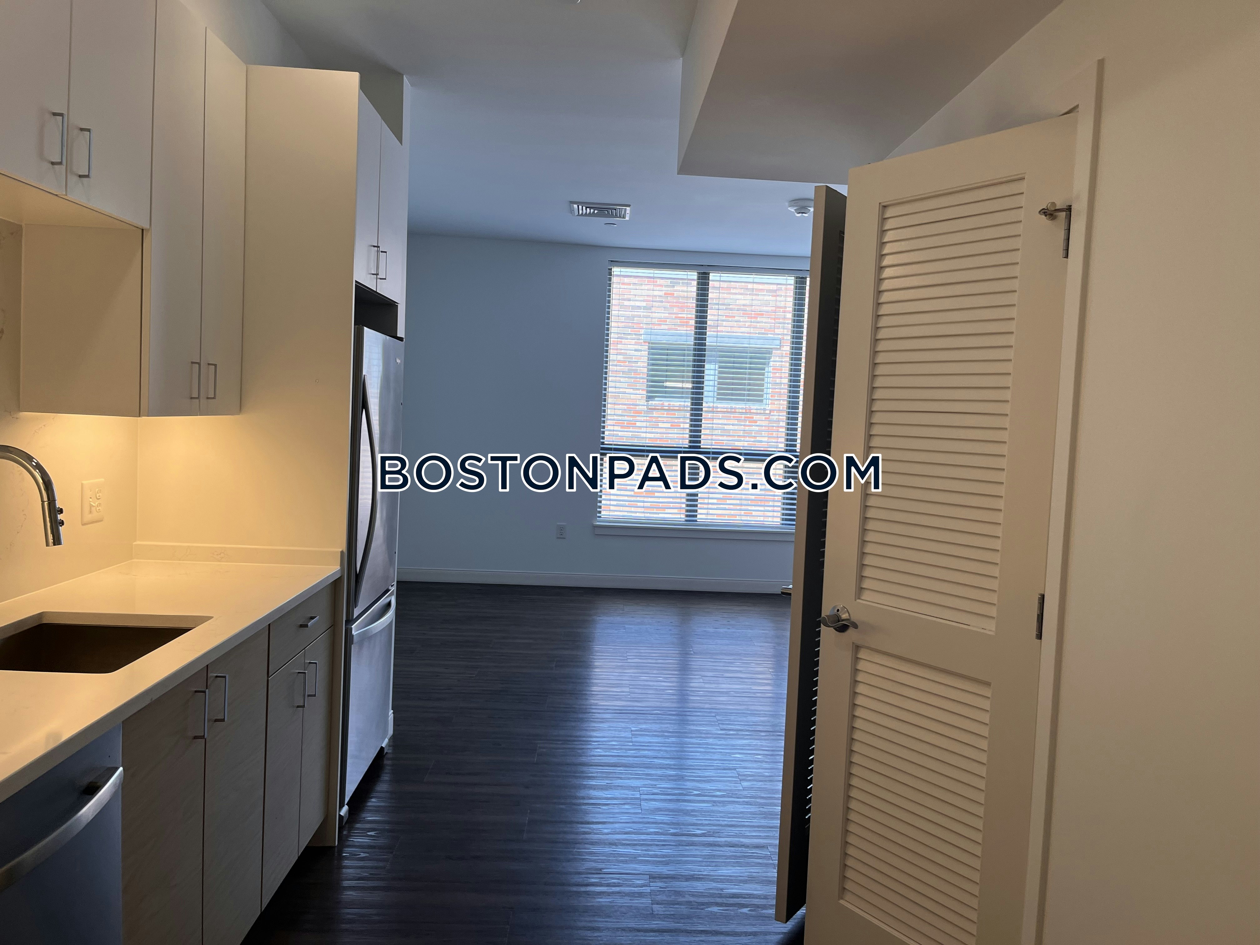 Trio Newton Photo 15