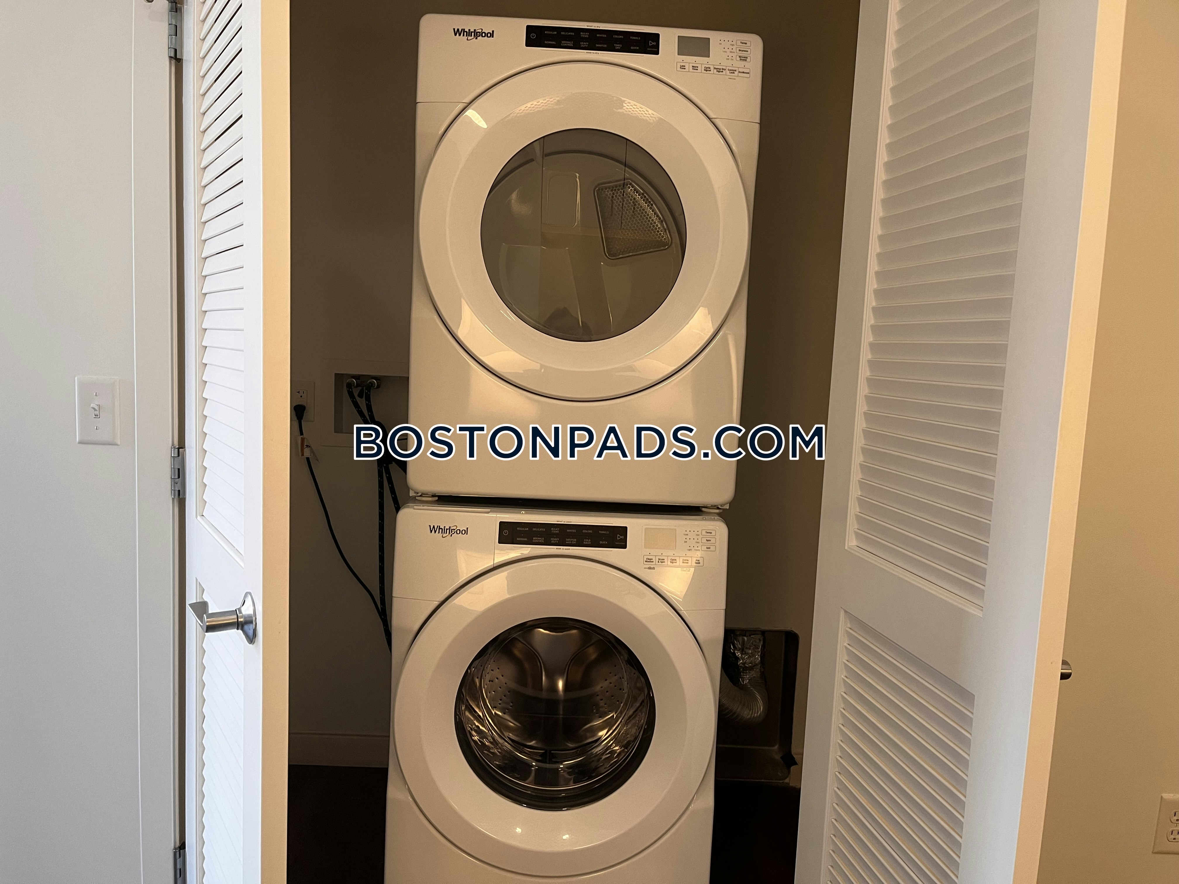 Trio Newton Photo 111