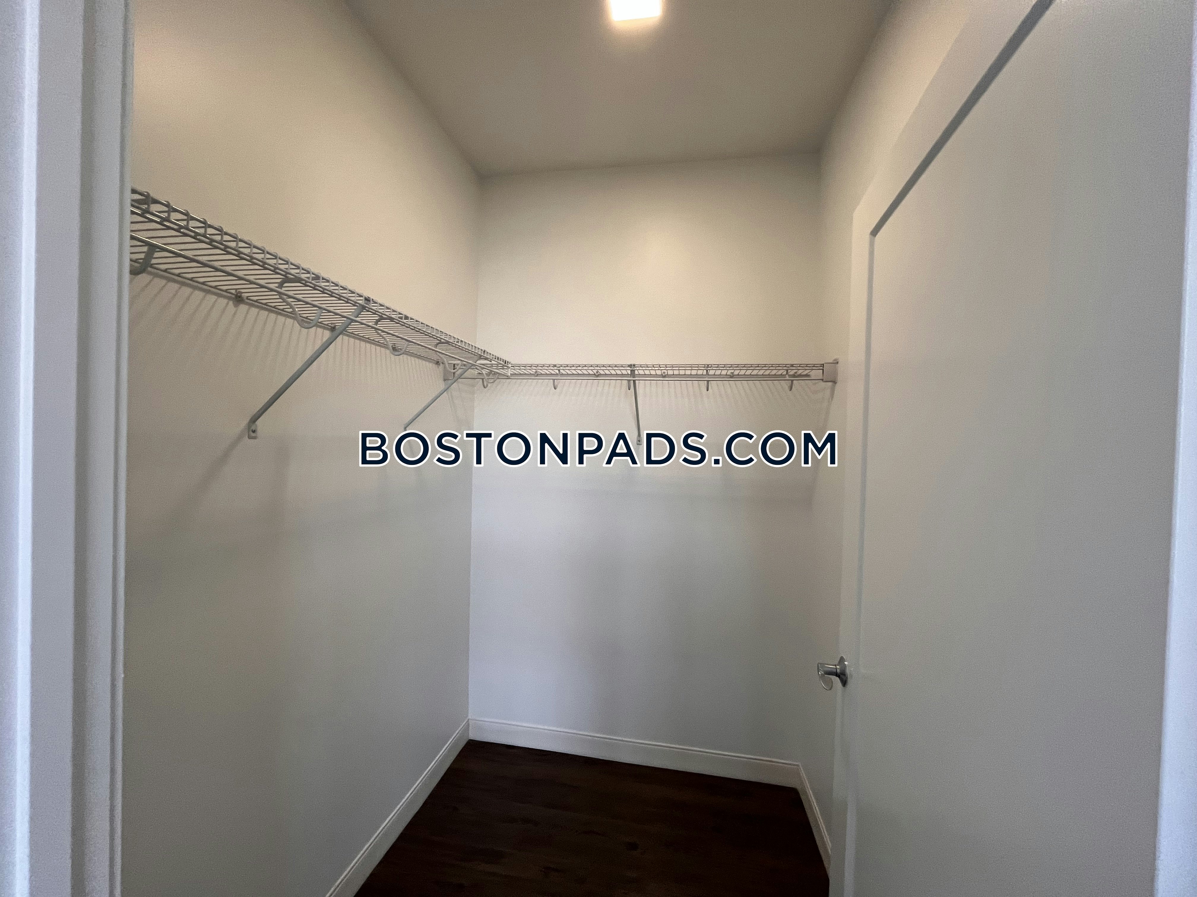 Trio Newton Photo 80