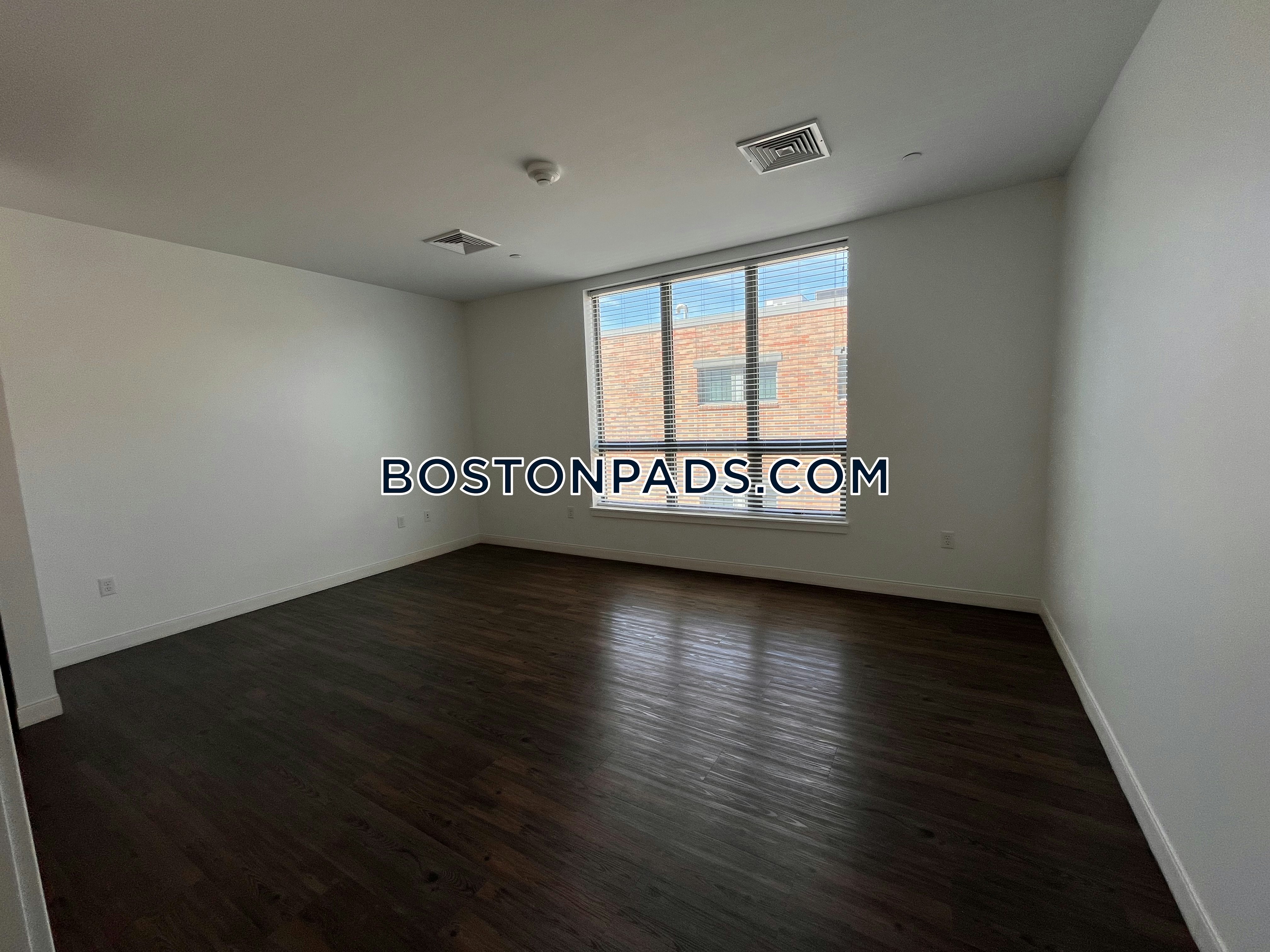 Trio Newton Photo 27