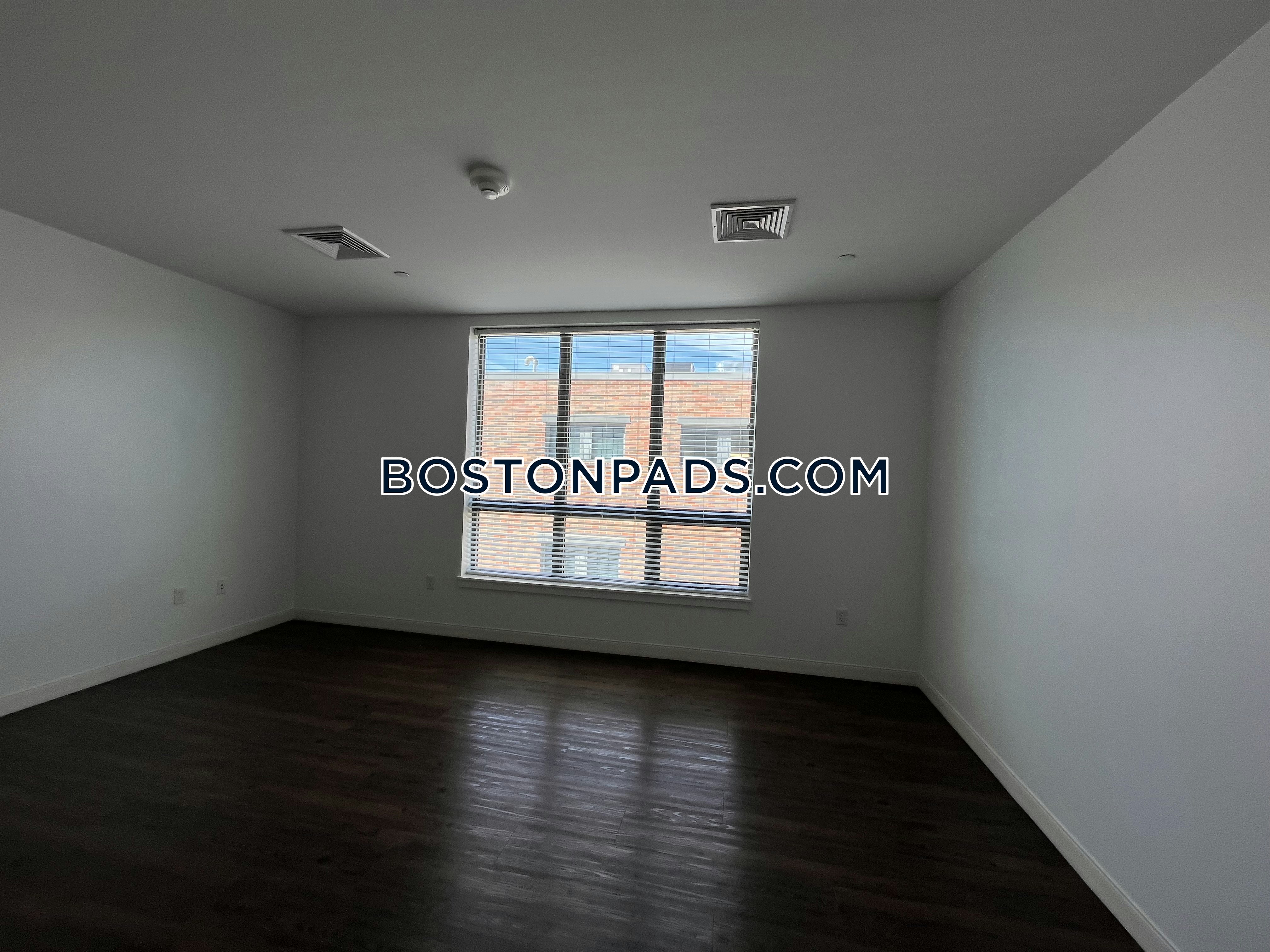 Trio Newton Photo 26