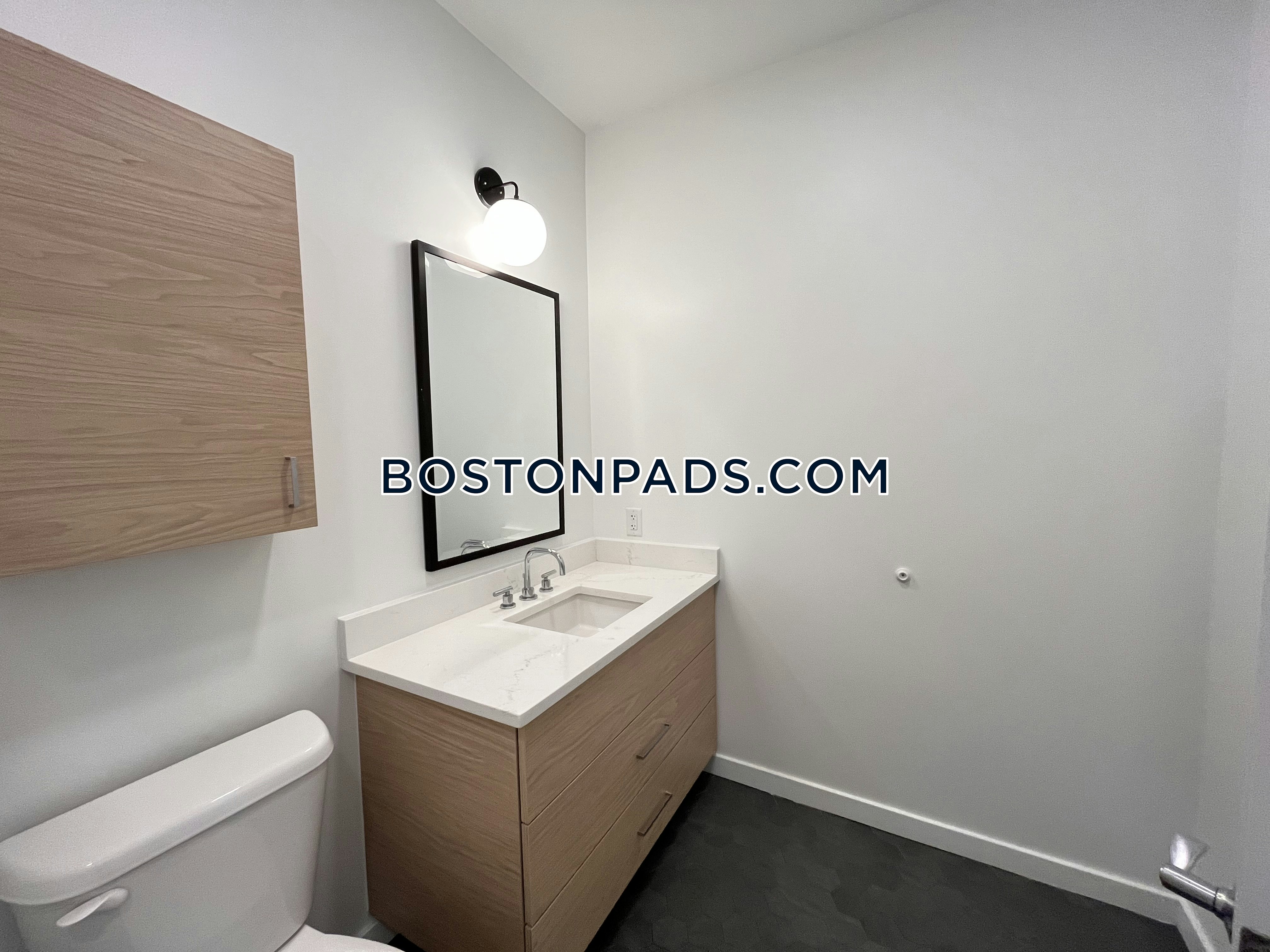 Trio Newton Photo 132