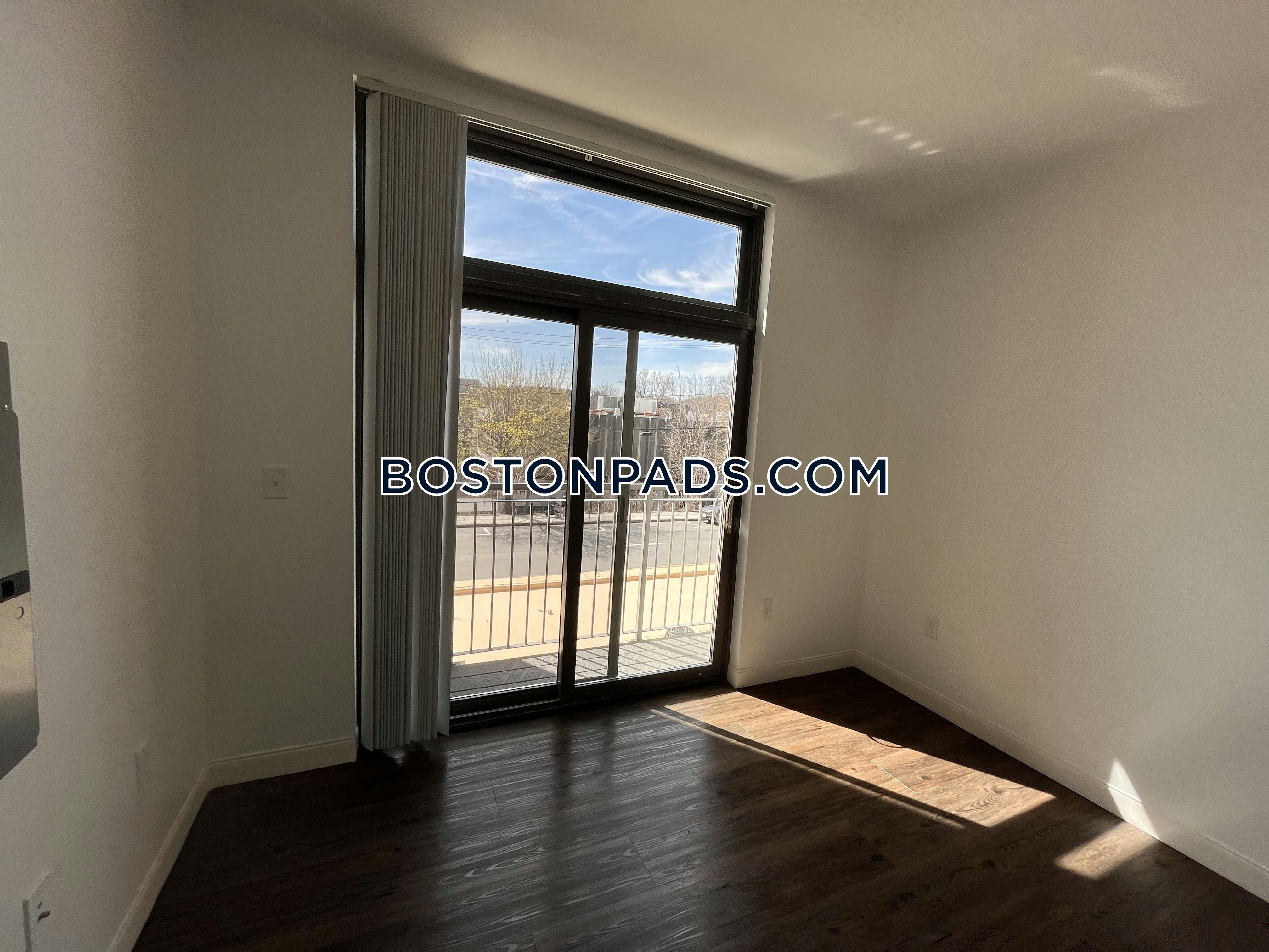 Trio Newton Photo 37