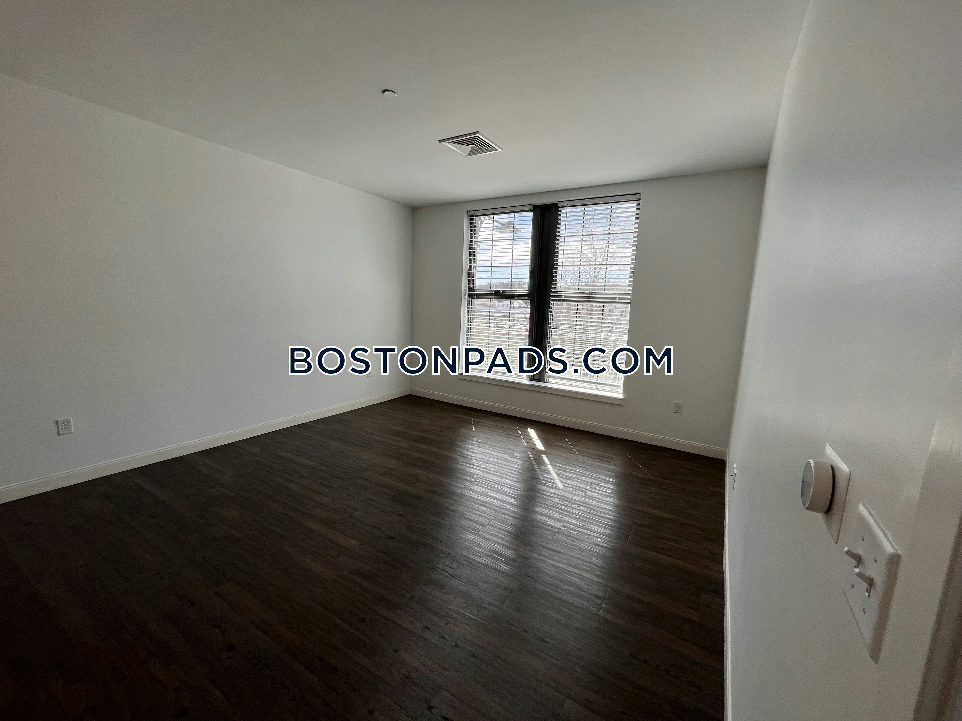 Trio Newton Photo 34