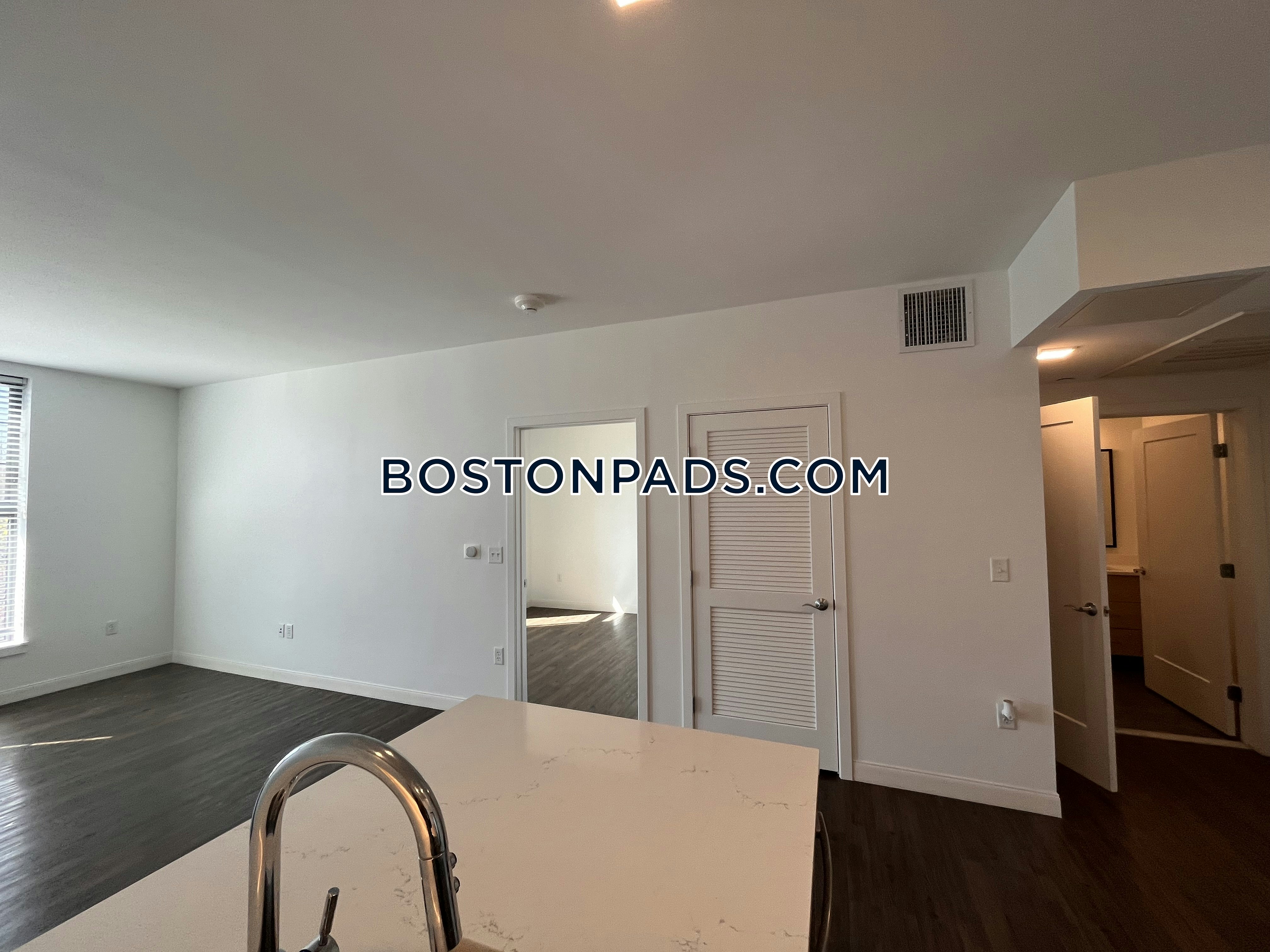 Trio Newton Photo 30