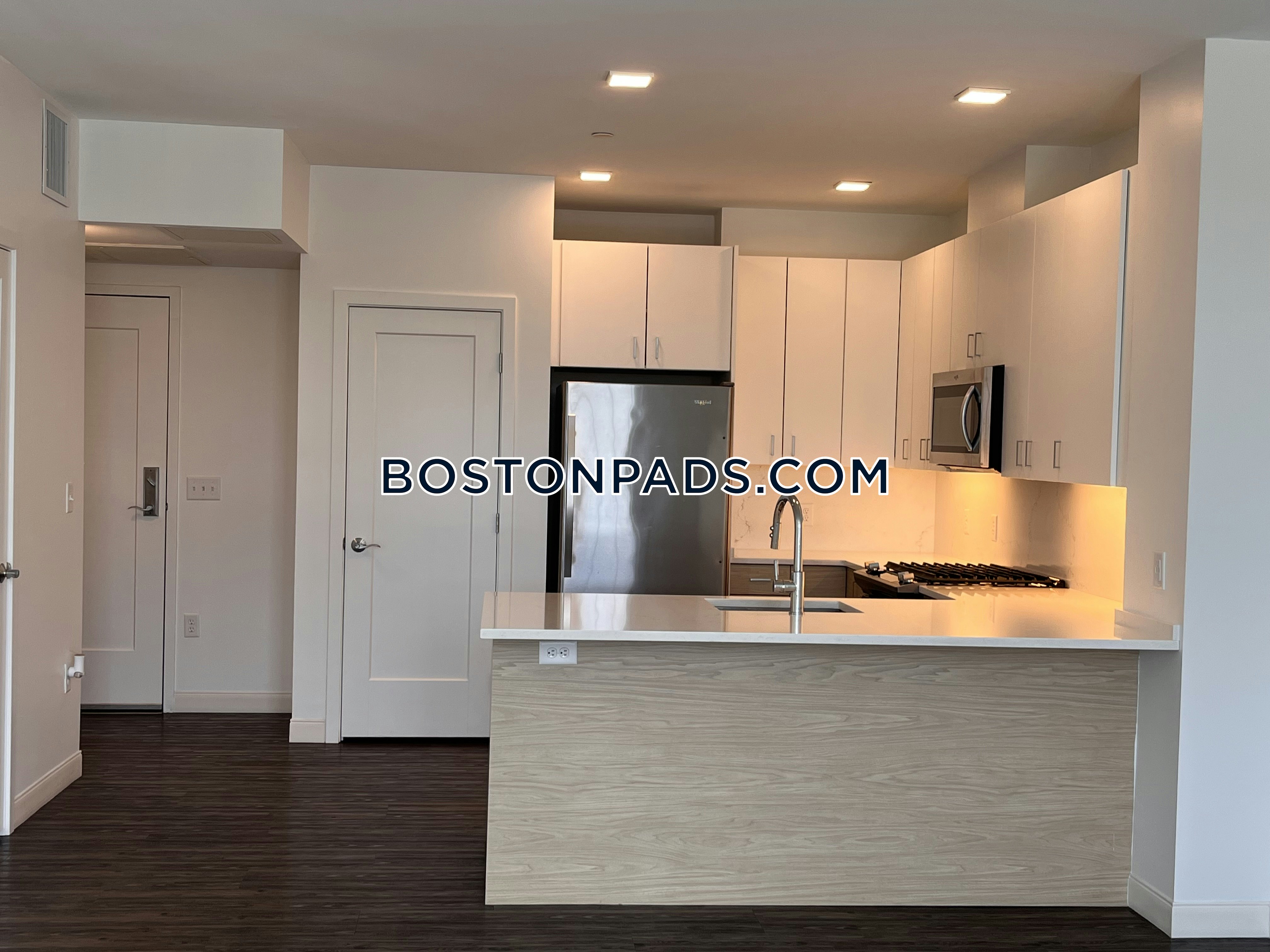 Trio Newton Photo 75