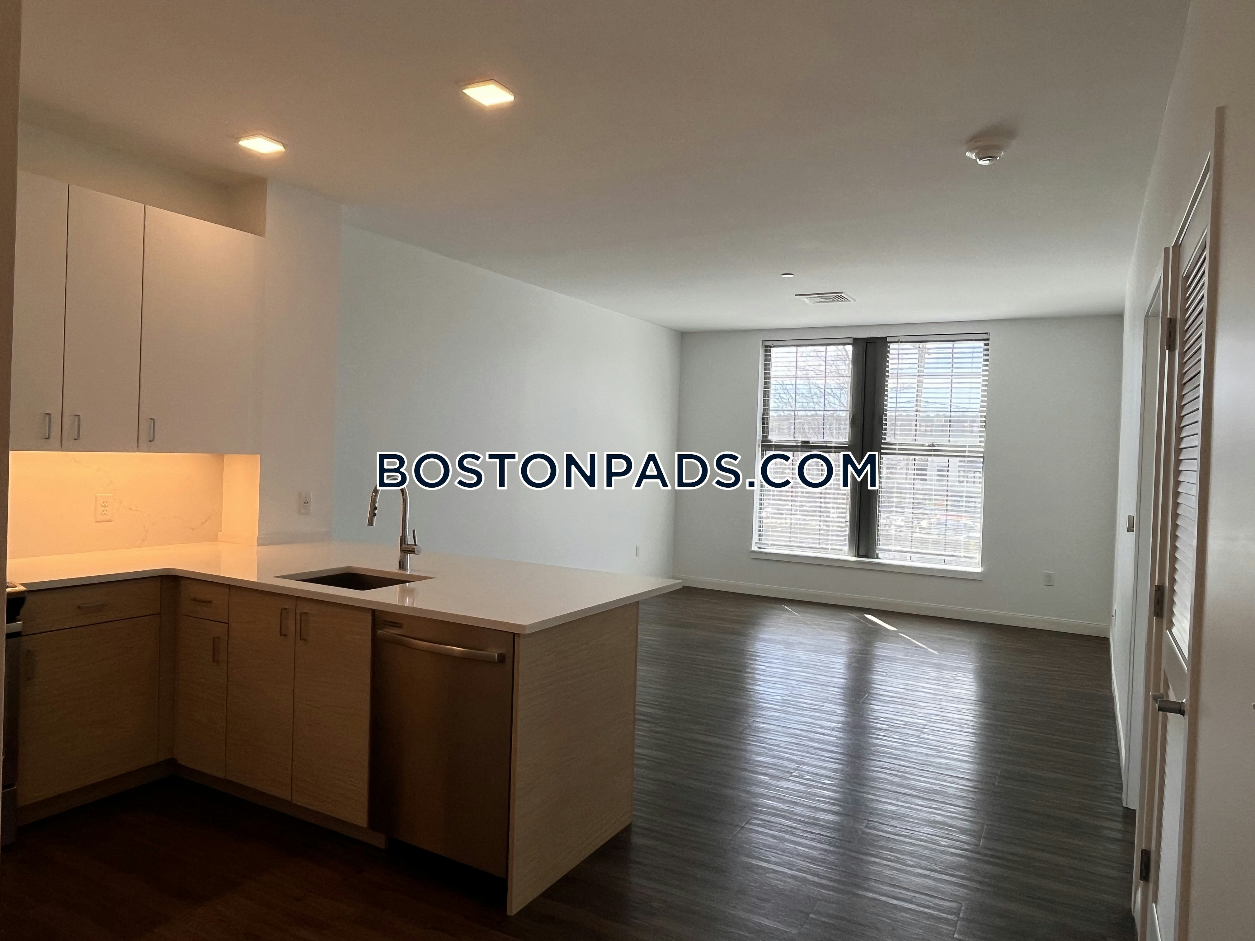 Trio Newton Photo 25