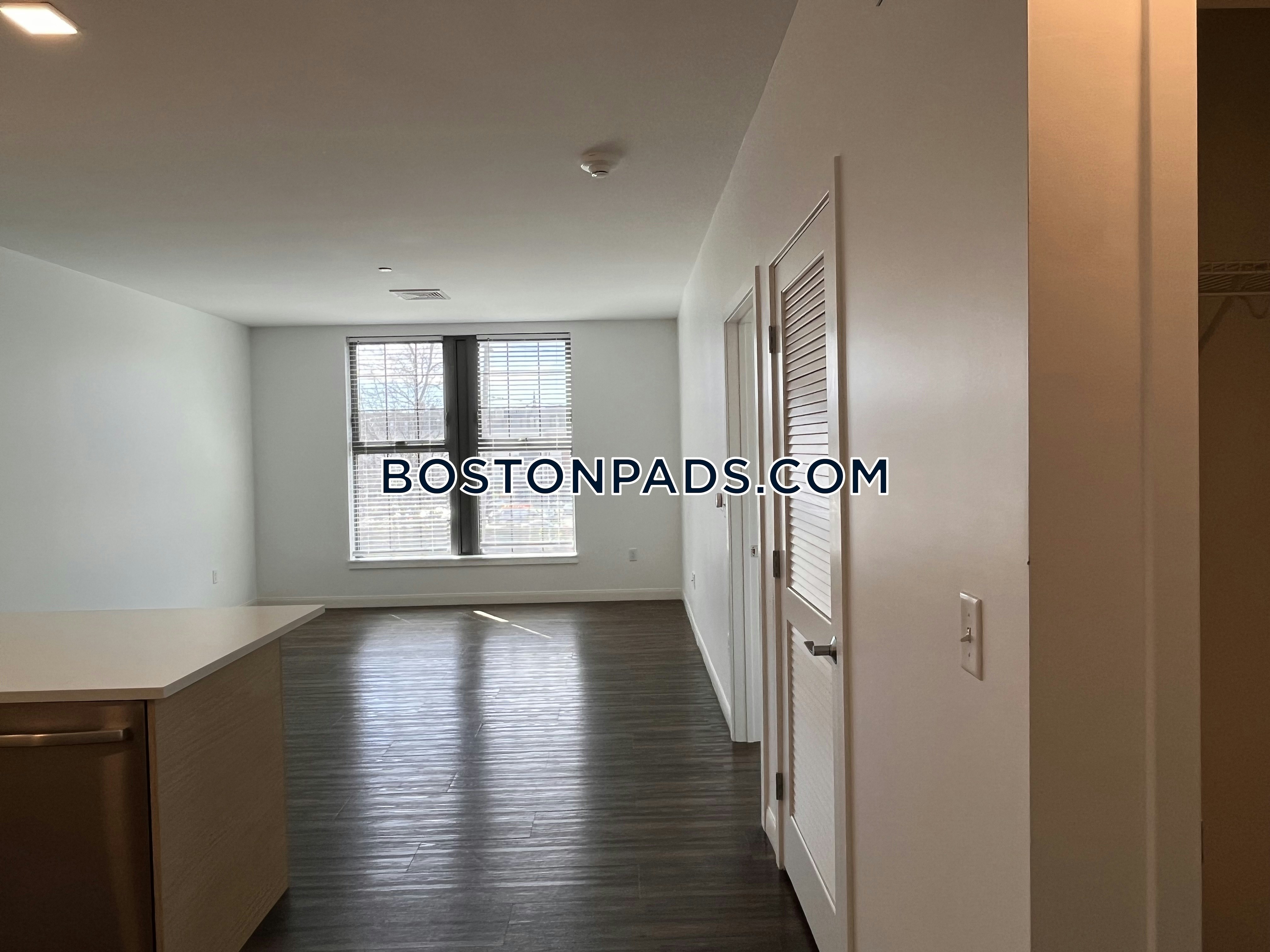 Trio Newton Photo 113