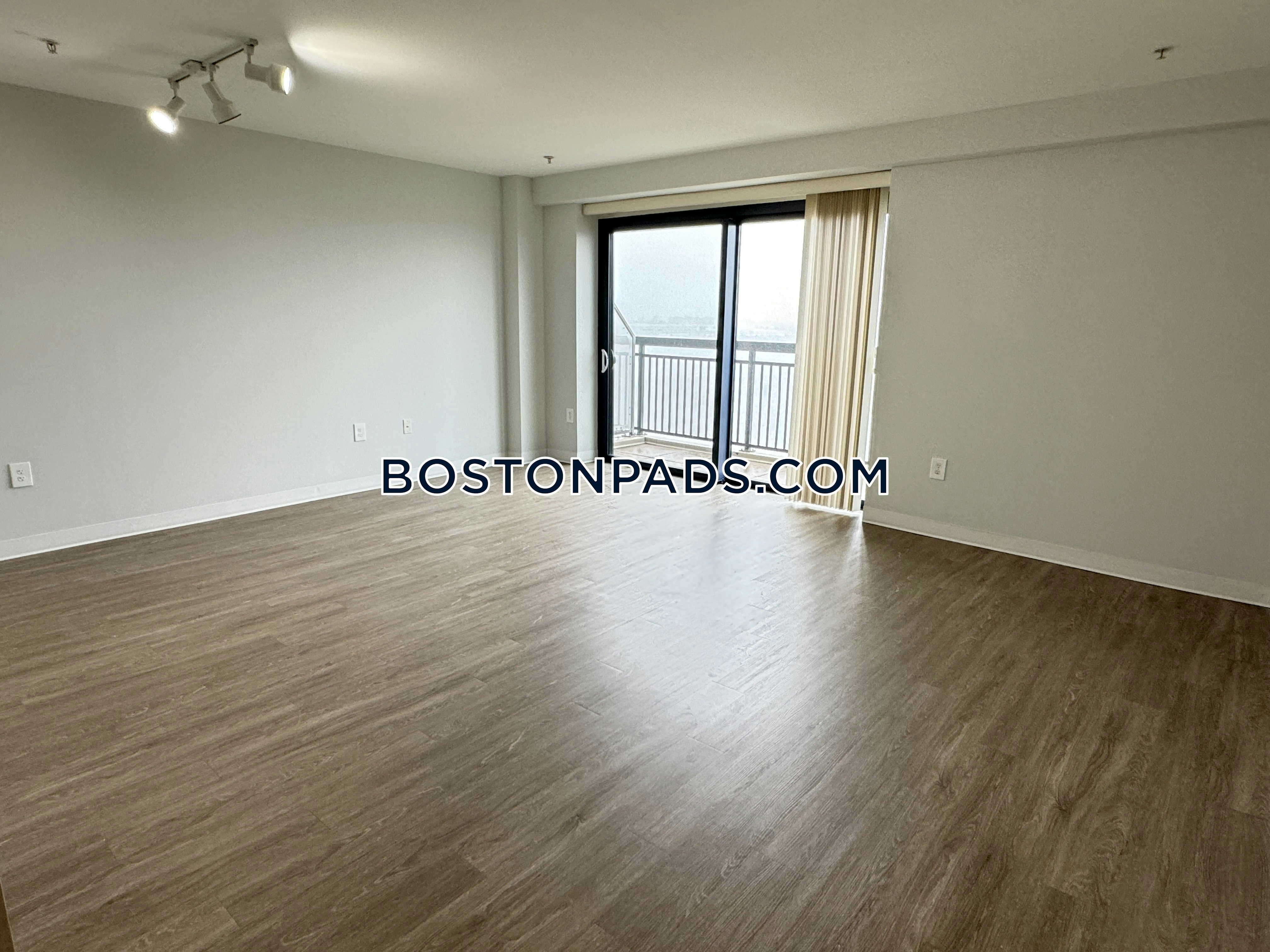 Neponset Landing Photo 10