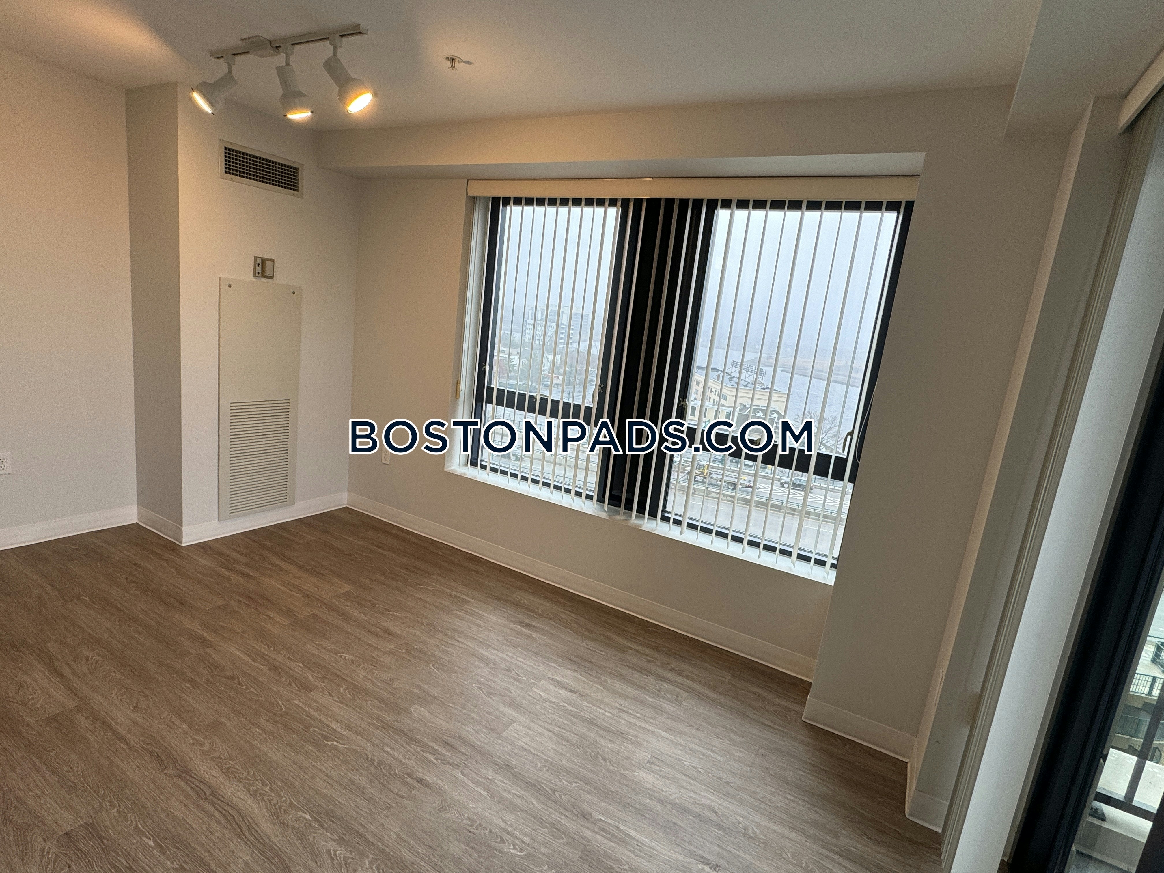 Neponset Landing Photo 17