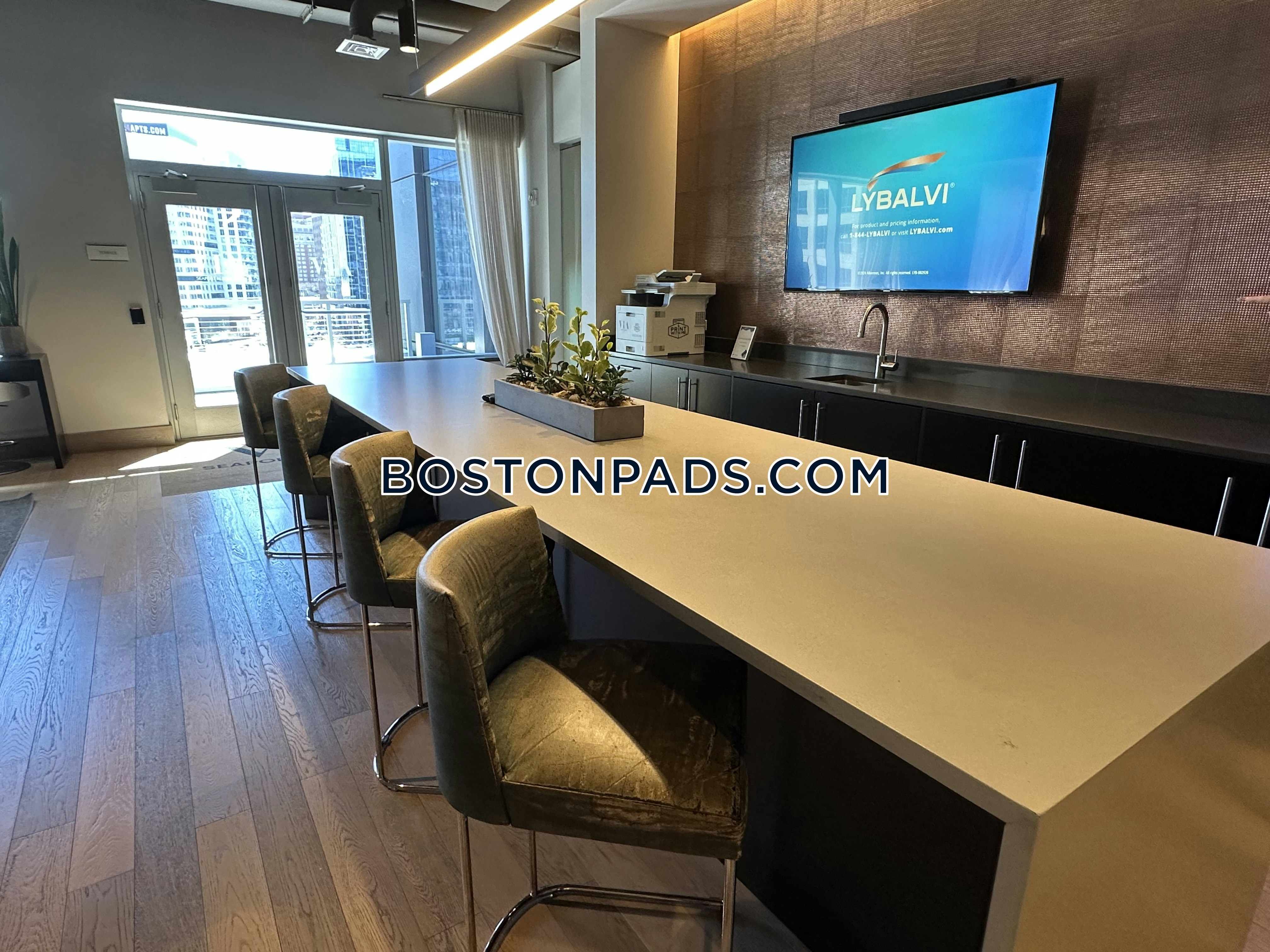 Via Seaport Photo 15