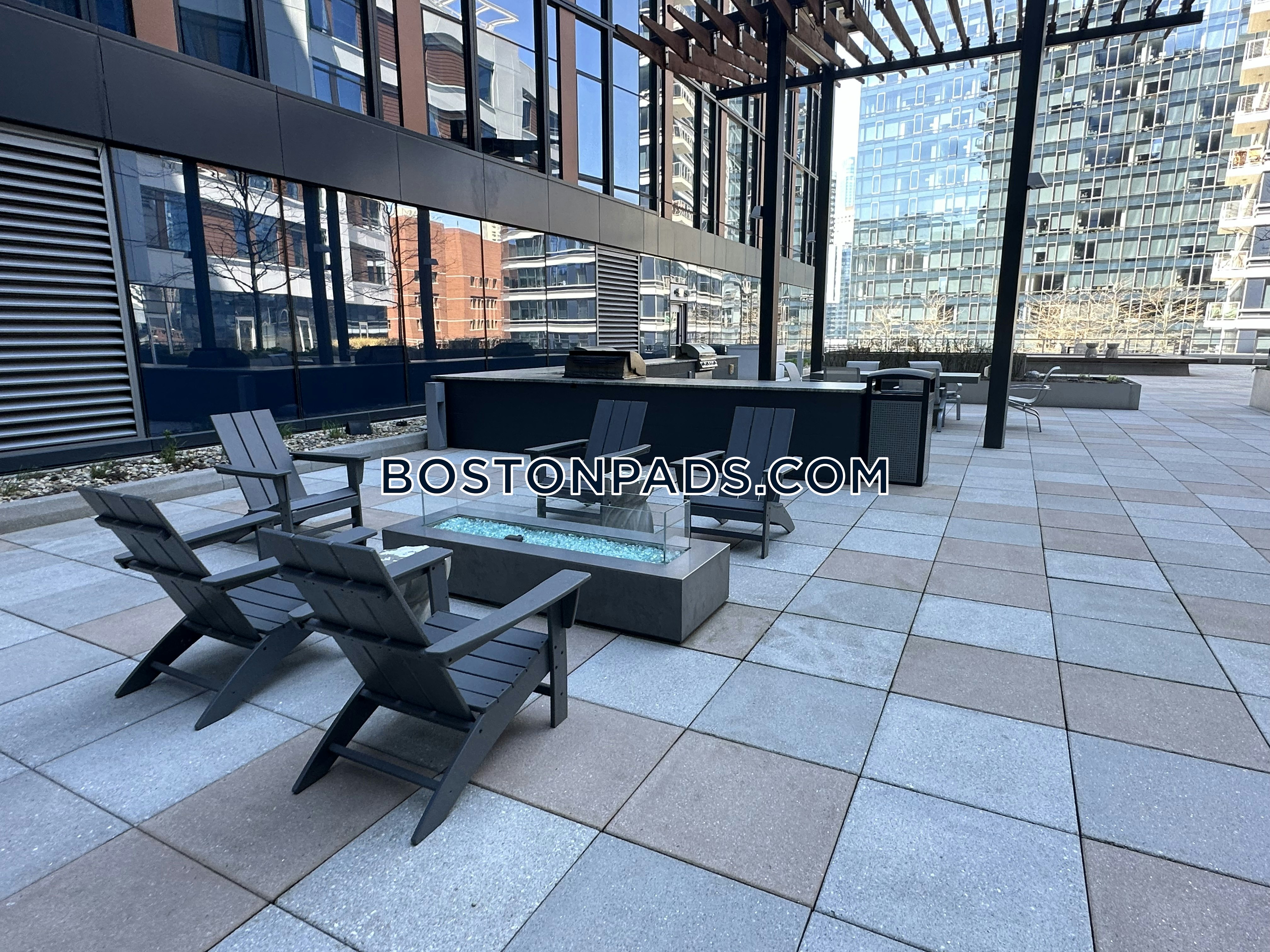 Via Seaport Photo 28