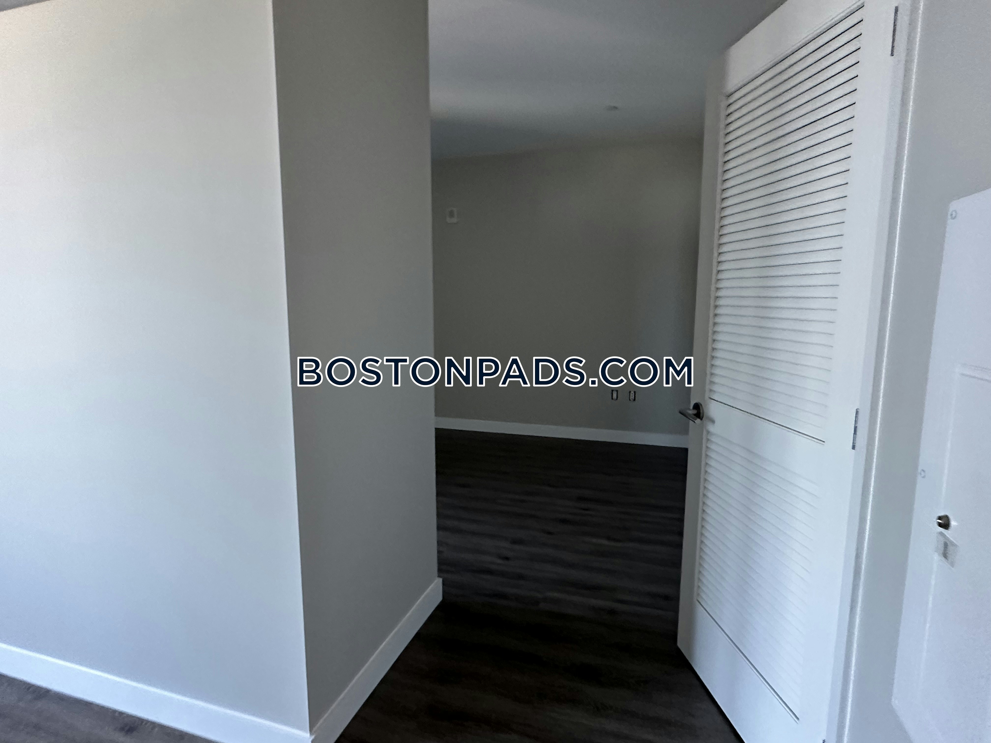 Via Seaport Photo 99